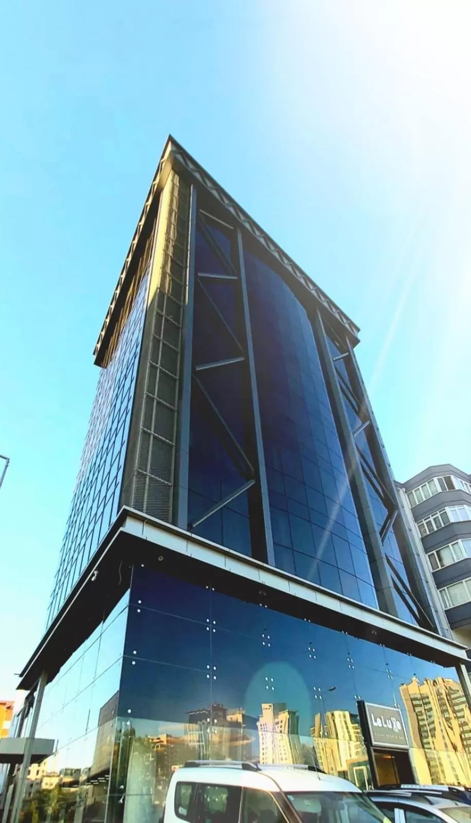 Le Luxe Suites Hotel