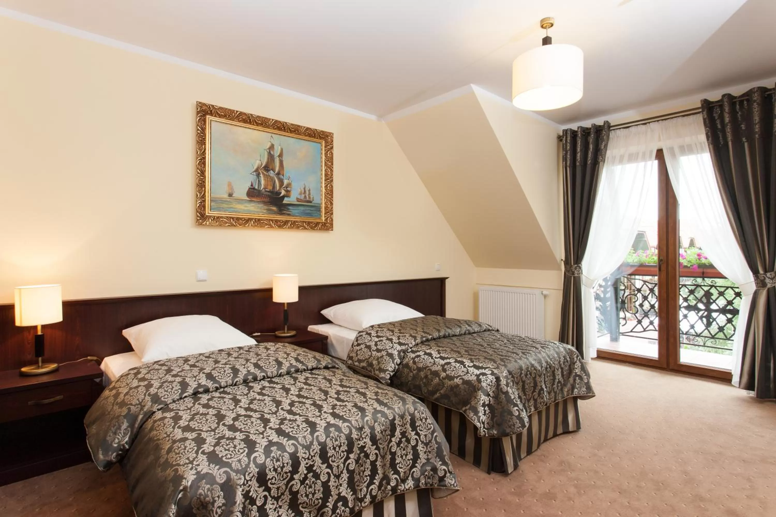 Bed in Hotel Robert's Port