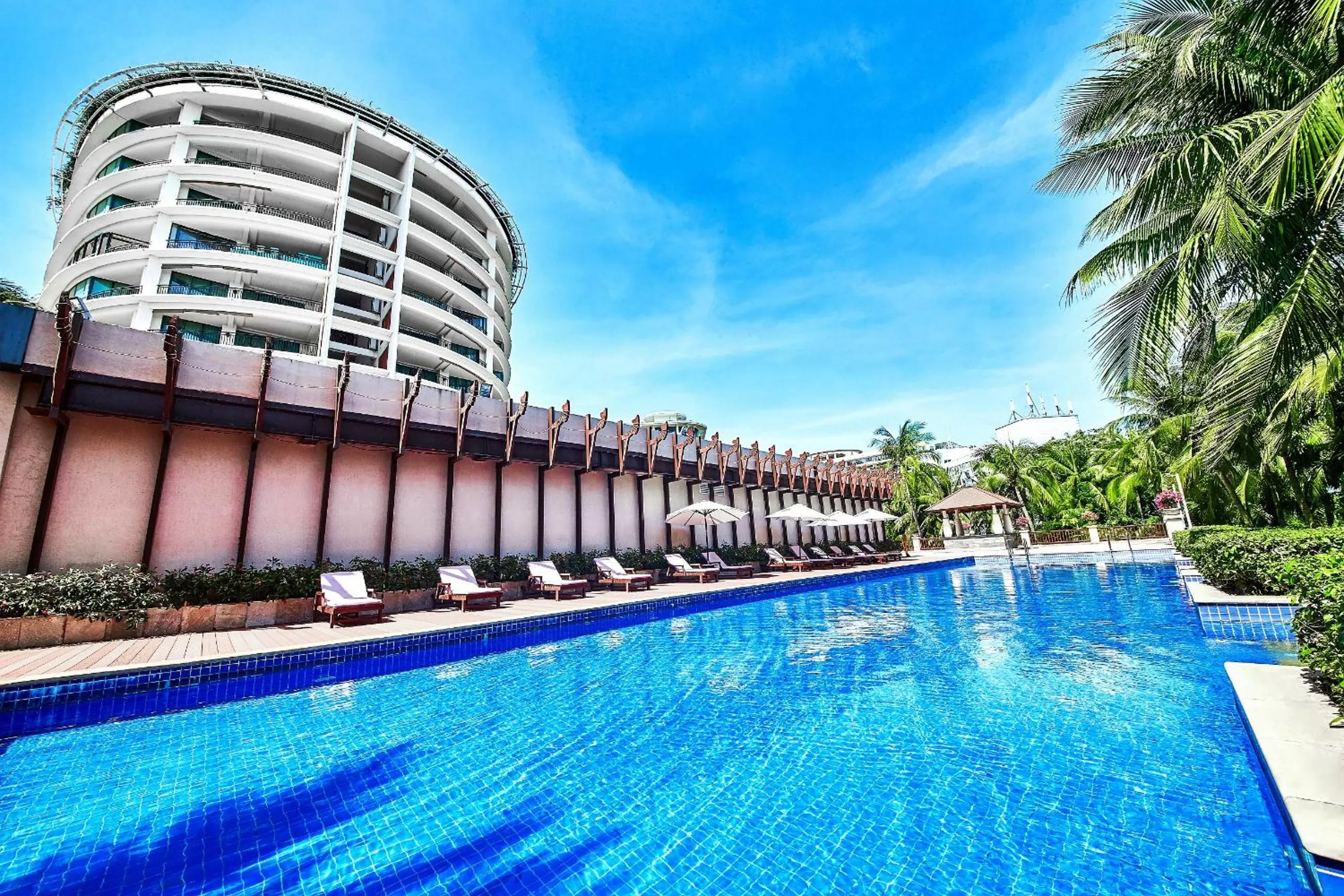 Swimming pool in Ocean Sonic Resort Sanya