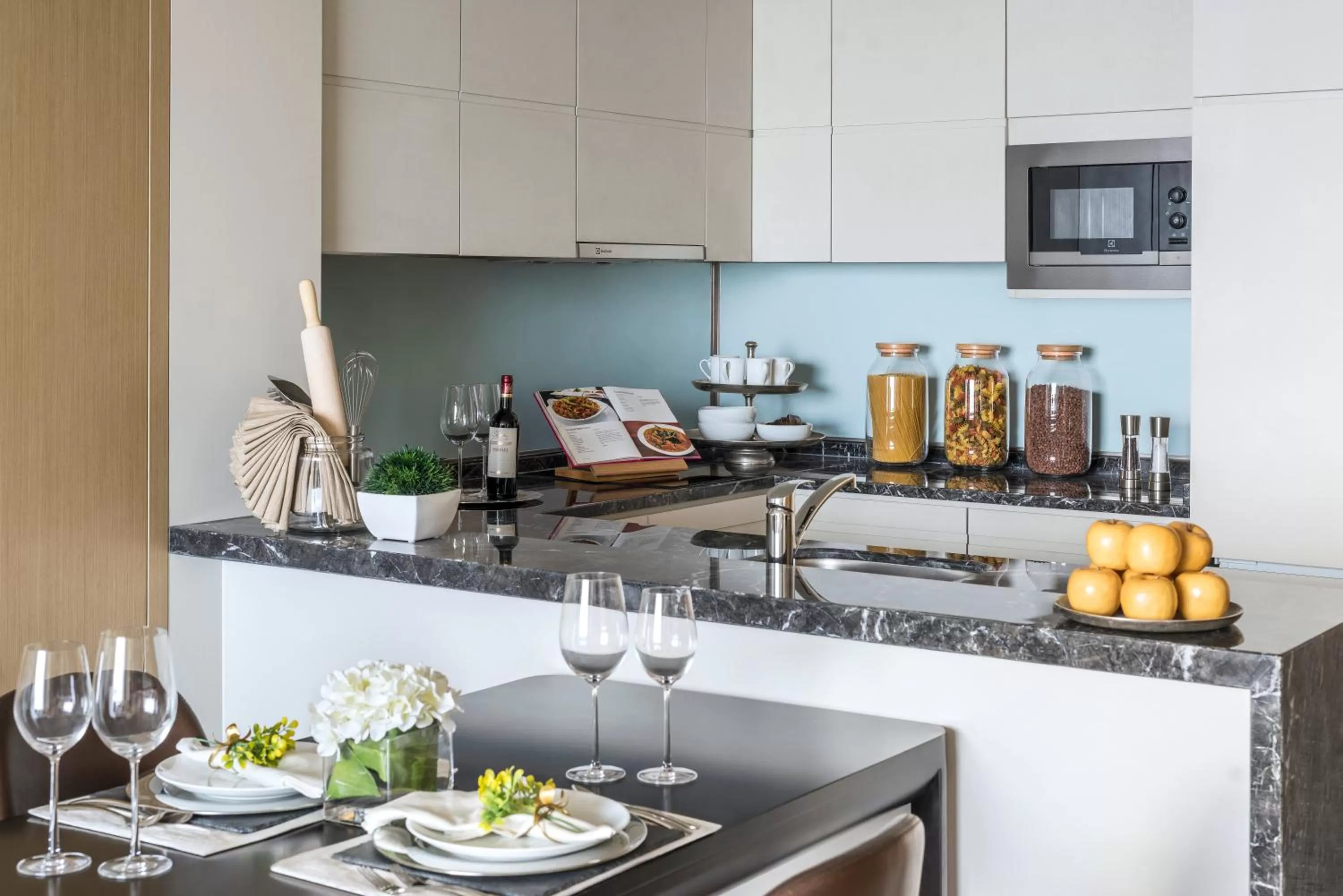Kitchen or kitchenette in Shangri-La Colombo