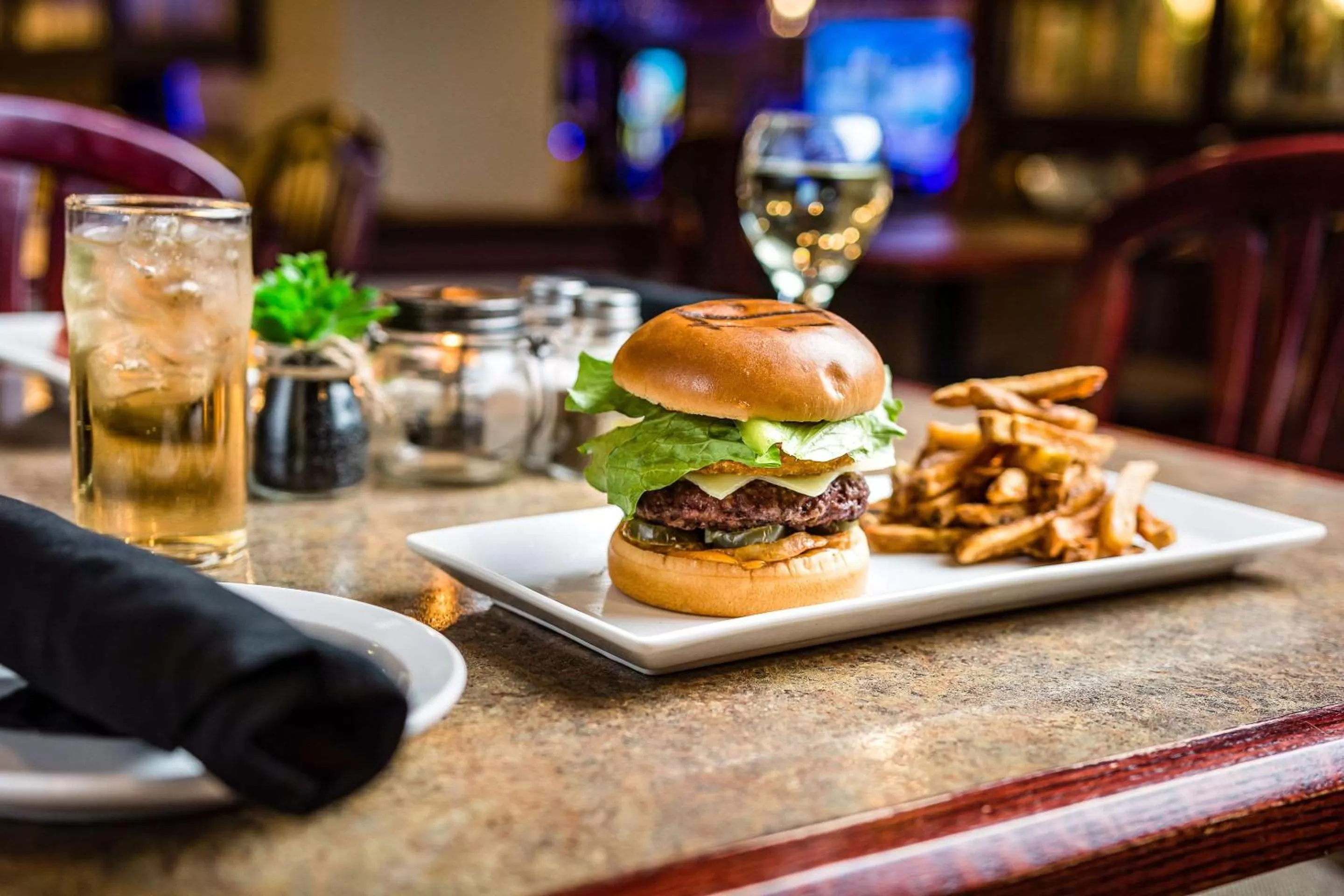 Restaurant/places to eat in Comfort Hotel Airport