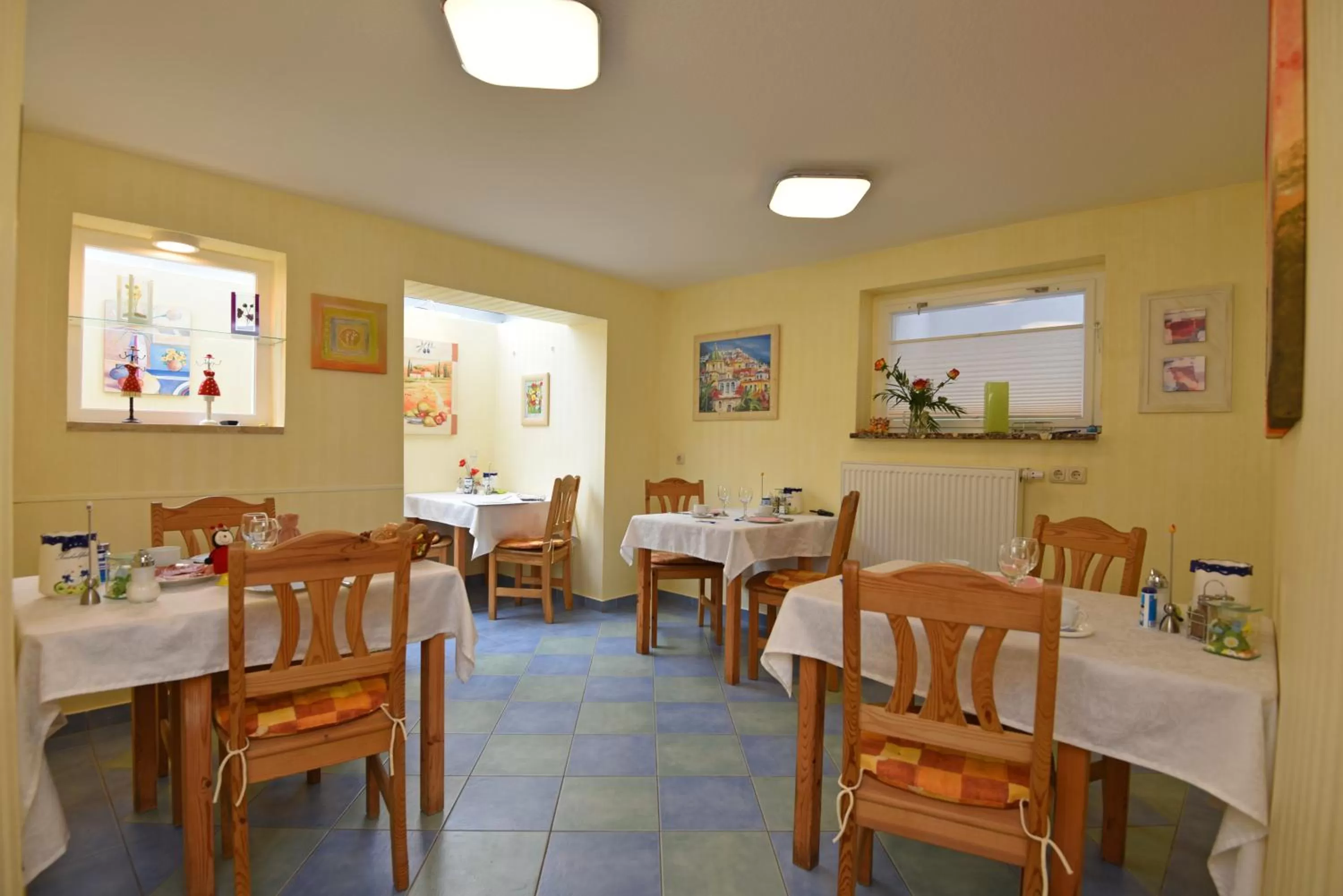 Restaurant/places to eat in Hotel Haus Orchideental Jena