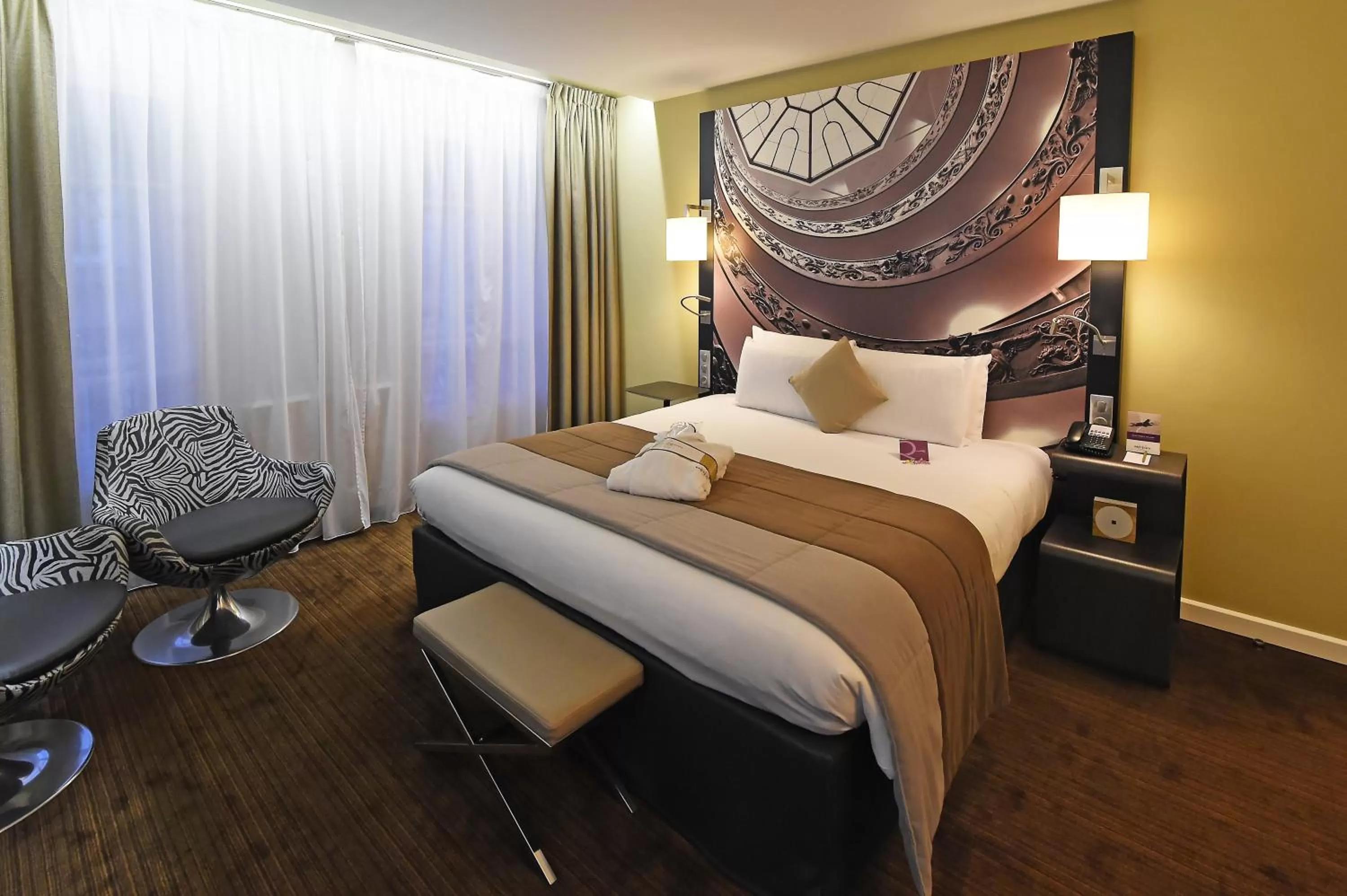 Photo of the whole room, Bed in Mercure Lyon Centre Beaux-Arts