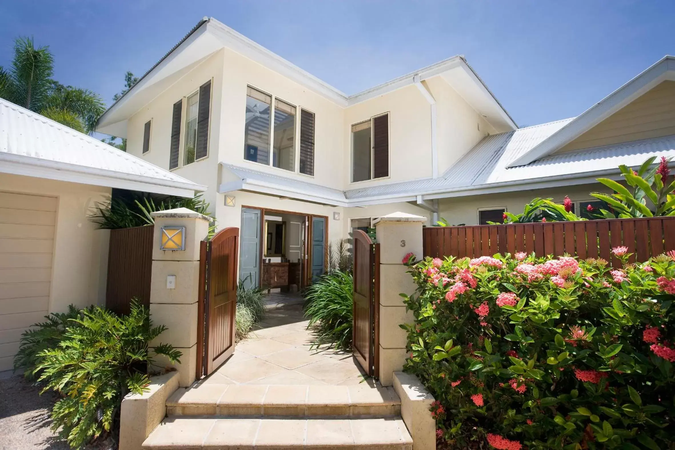 Four-Bedroom Villa - Split Level in Paradise Links Resort Port Douglas Four-Bedroom Villa - Split Level in Paradise Links Resort Port Douglas