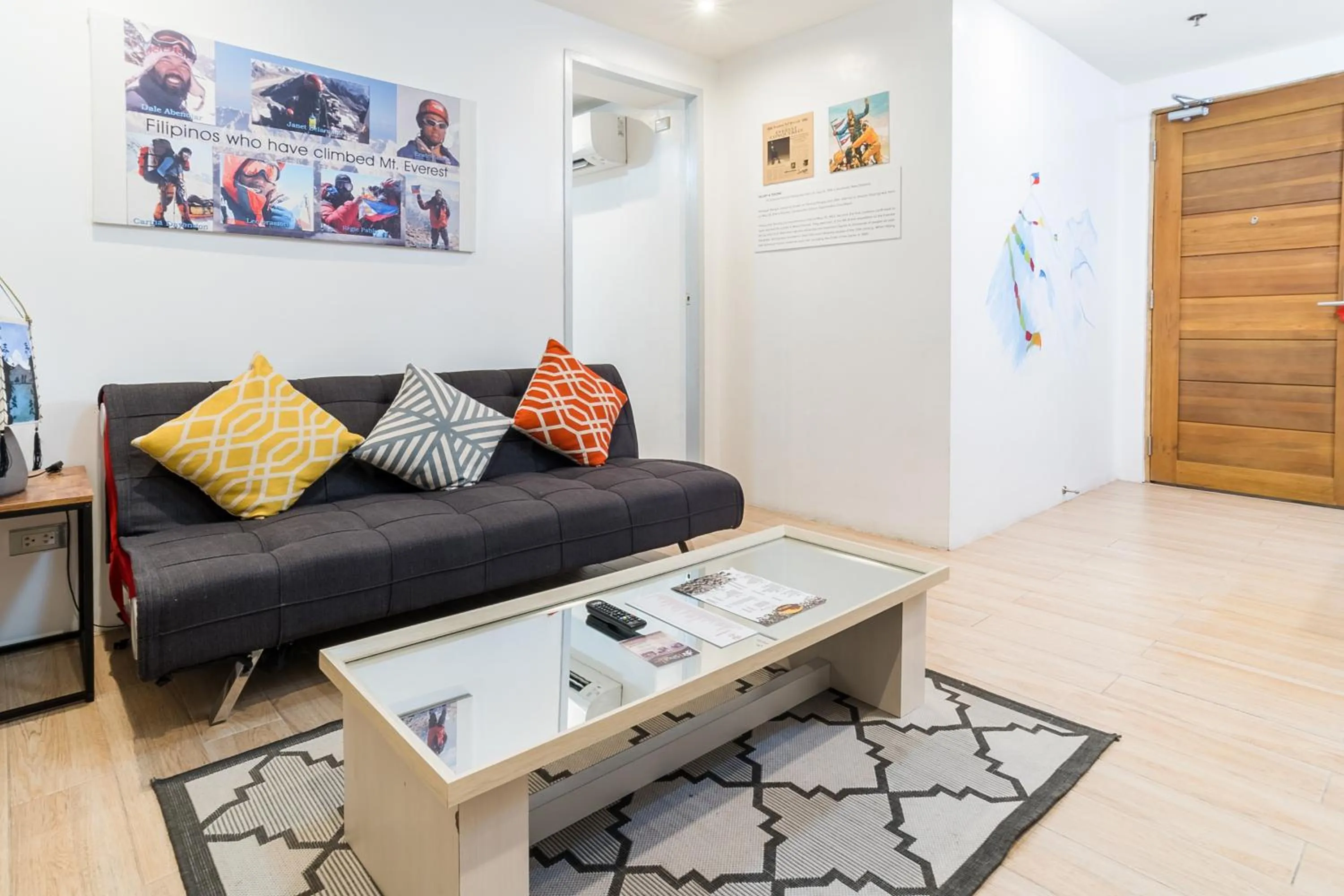 Living room in Heroes Hotel