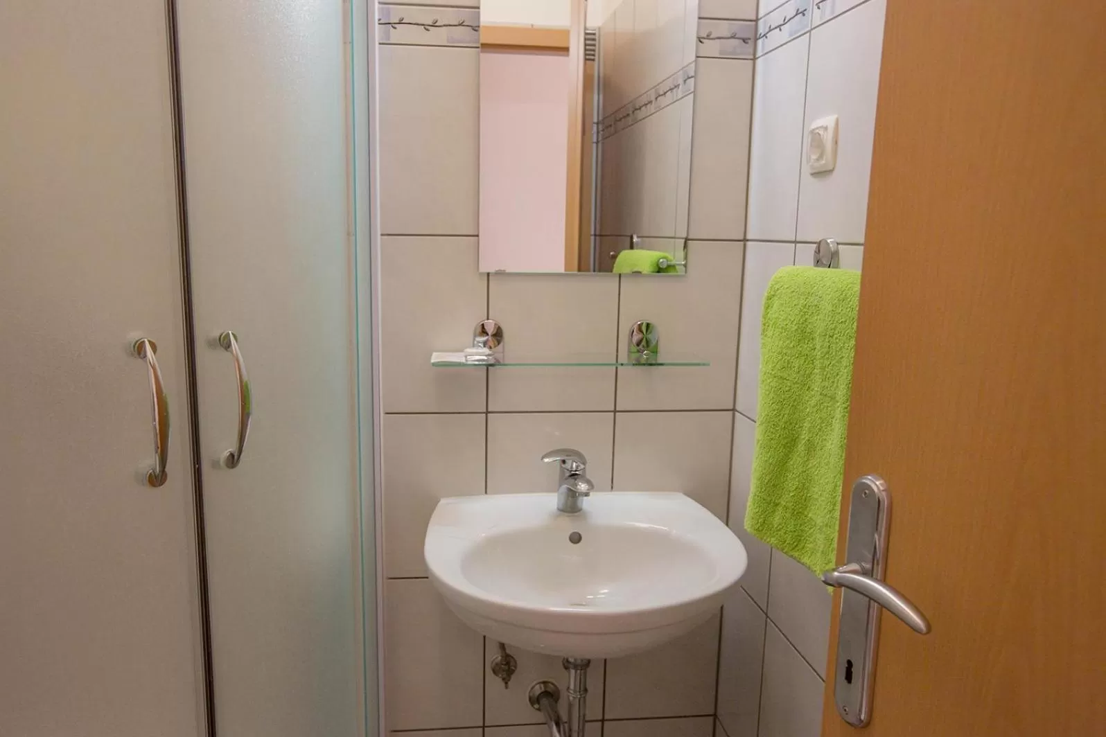 Bathroom in Hostel Sonce