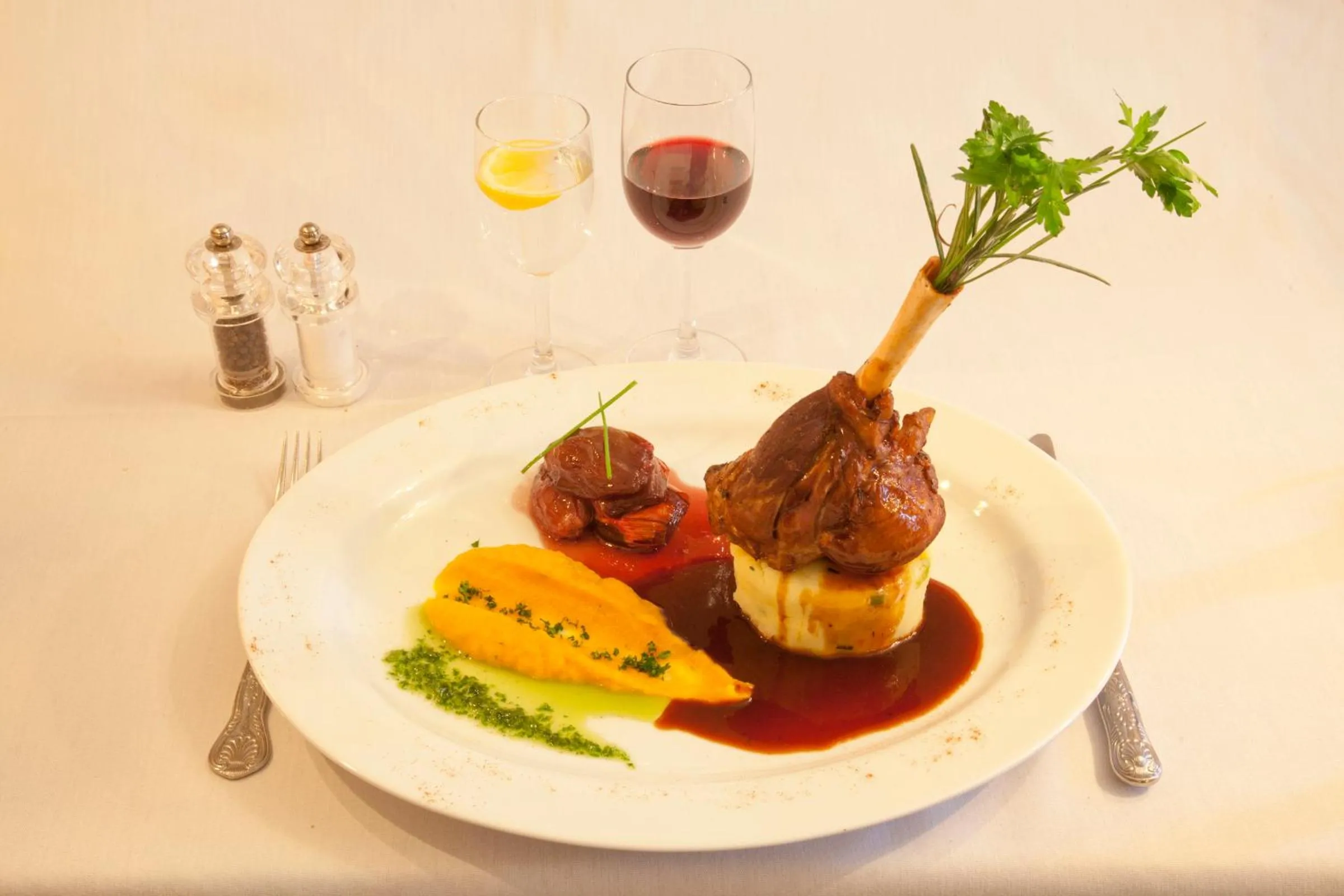 Restaurant/places to eat in Woodhill House