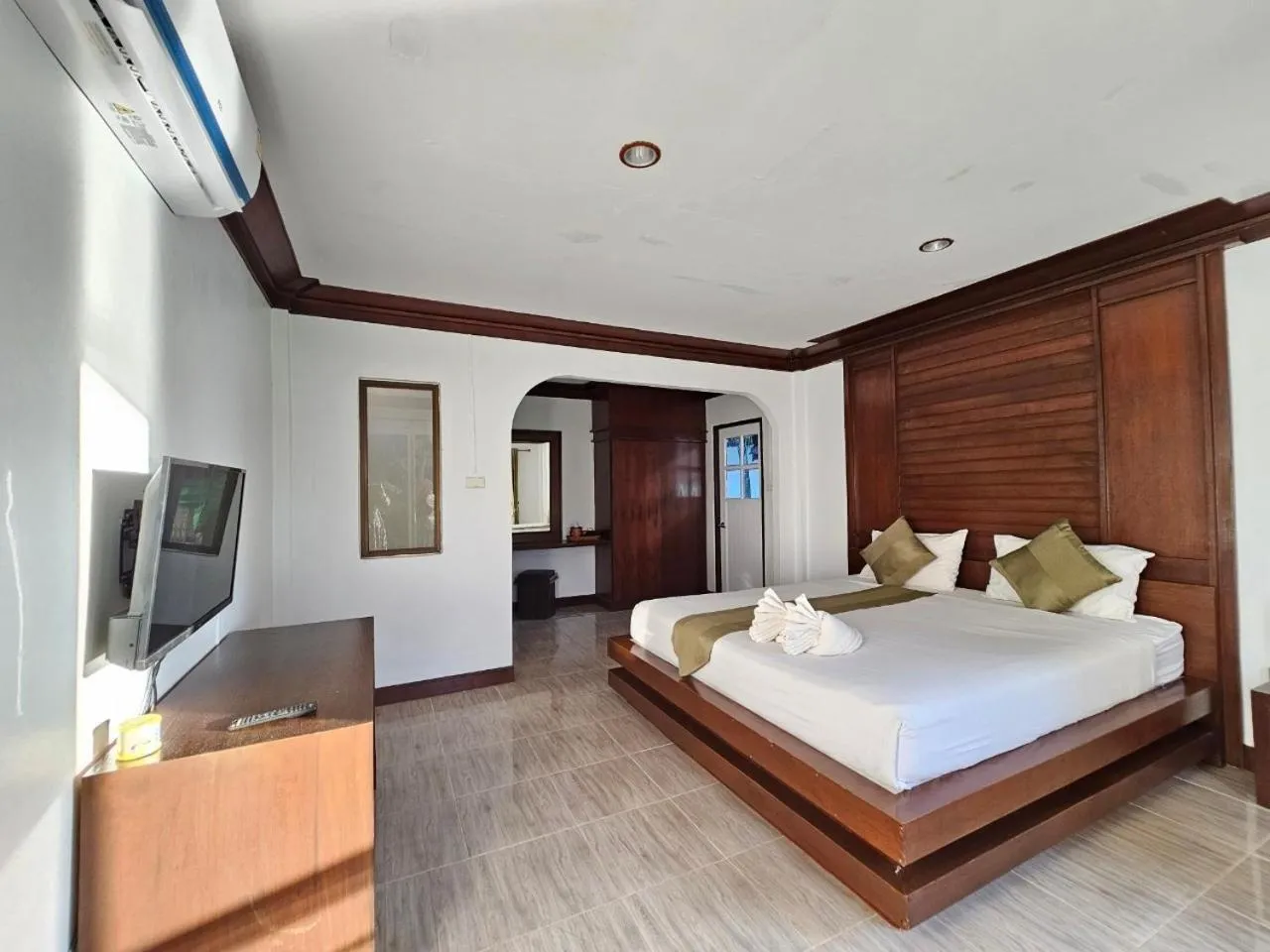 Bedroom, Bed in Lanta Nice Beach Resort - SHA Extra Plus
