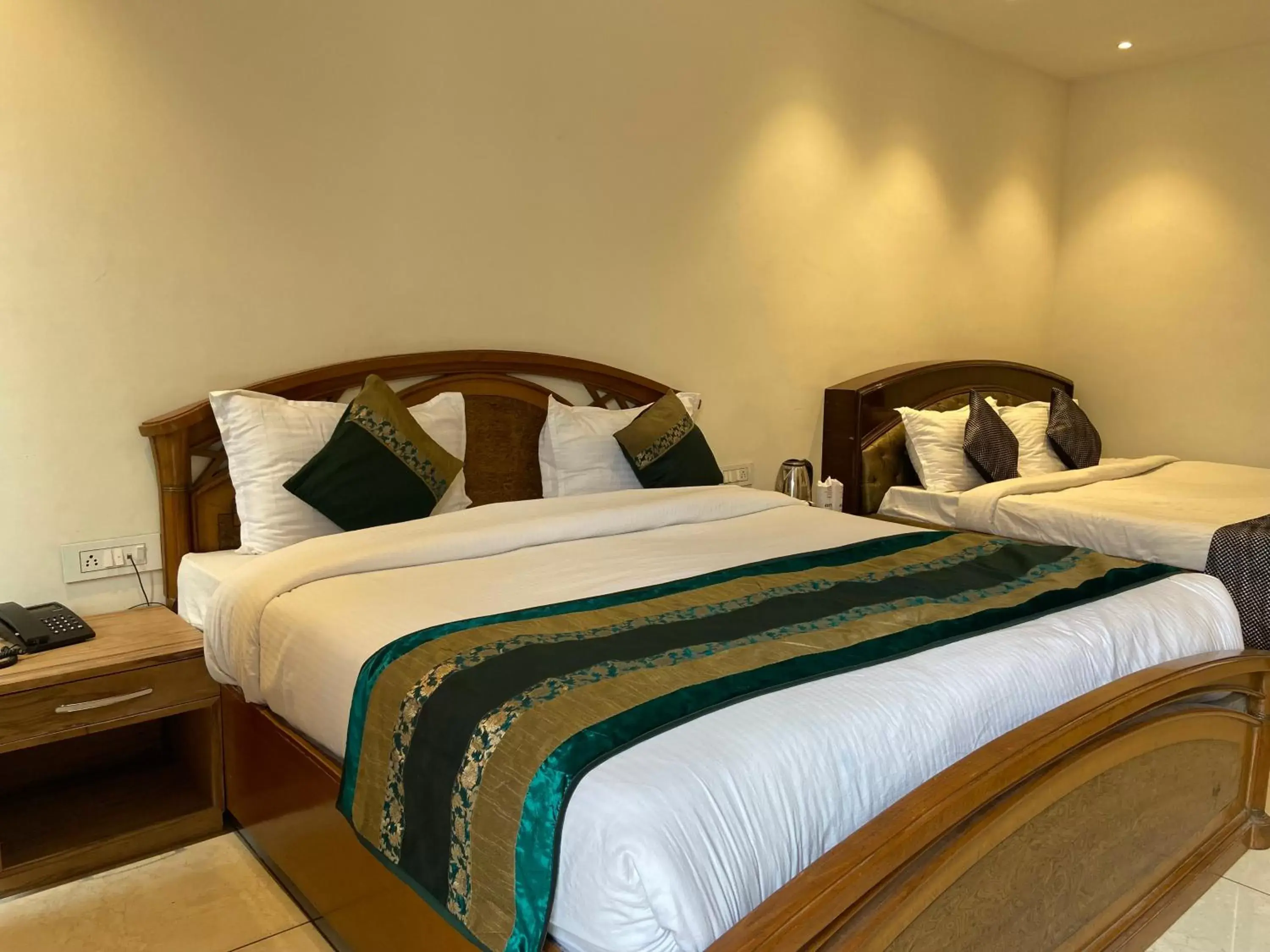 Family Suite with Balcony in Hotel Exotic - 5 min walk from Golden Temple Family Suite with Balcony in Hotel Exotic - 5 min walk from Golden Temple