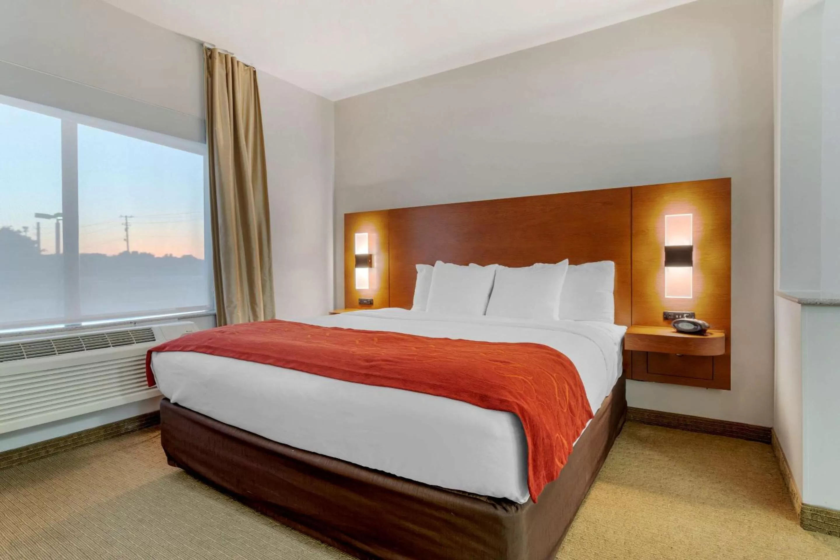 Bedroom in Comfort Suites La Porte - Baytown