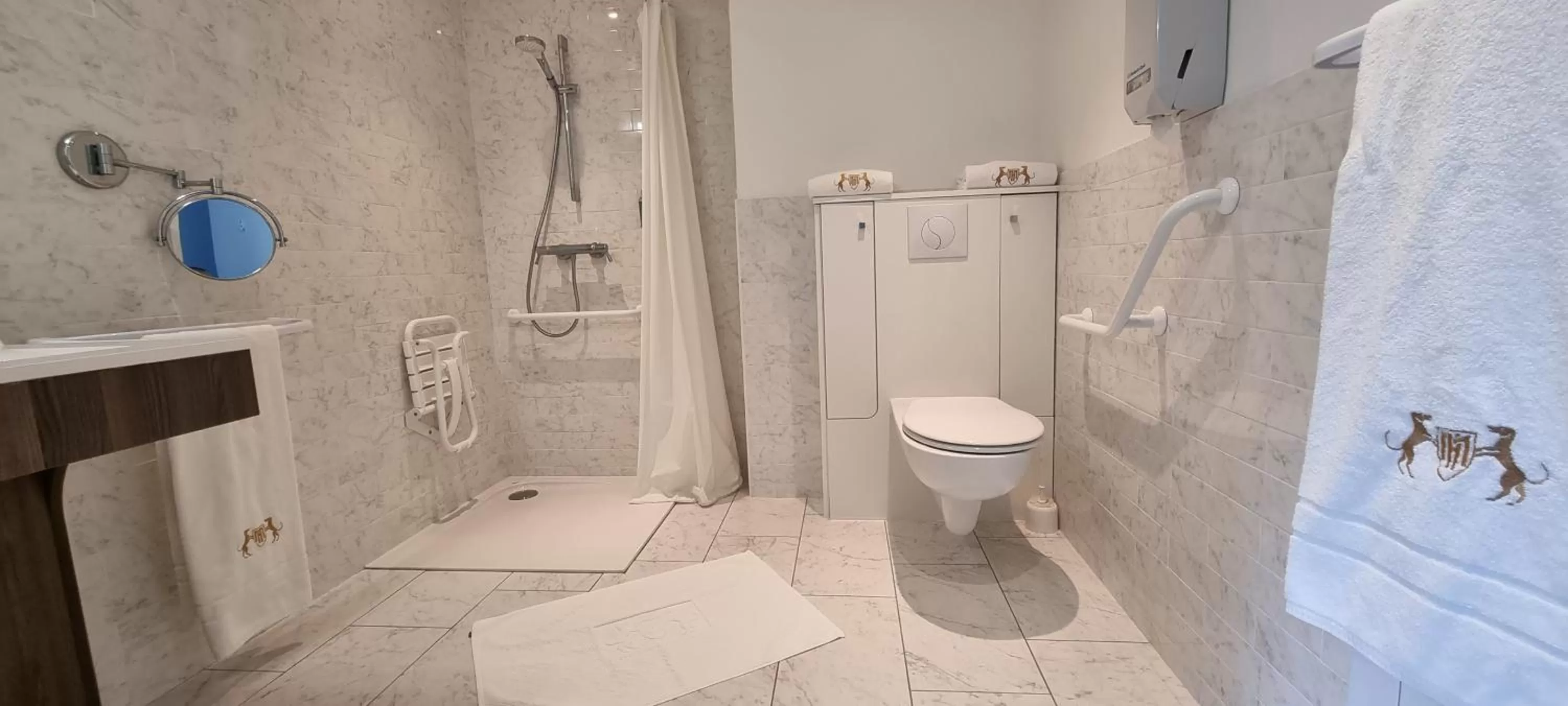 Shower in Hotel Meurice