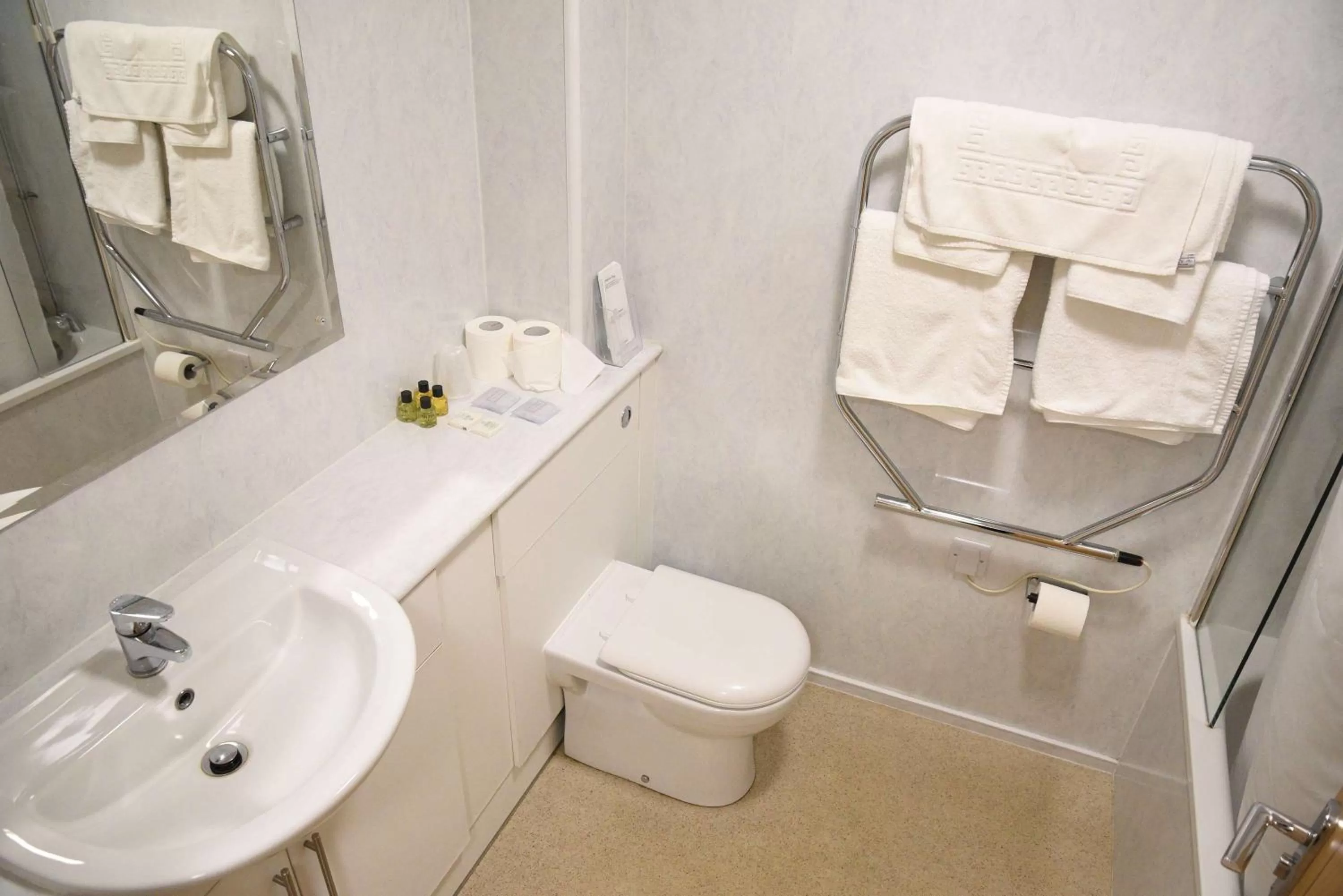 Shower in The Royal Hotel