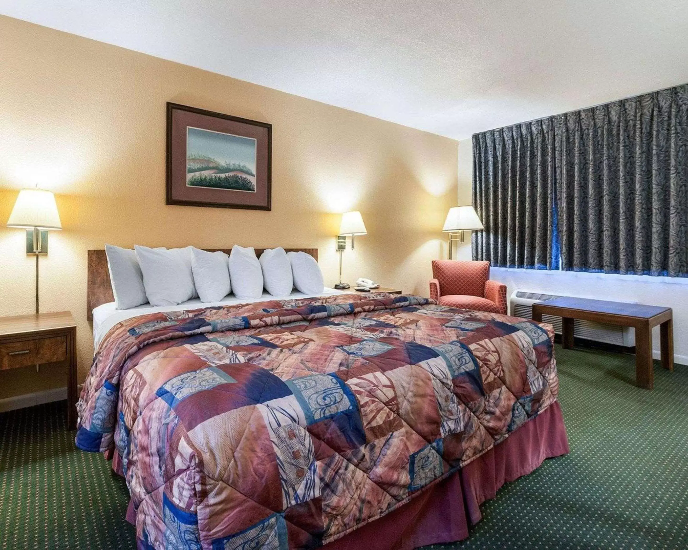 Standard King Room - Non-Smoking in Rodeway Inn Jasper Standard King Room - Non-Smoking in Rodeway Inn Jasper