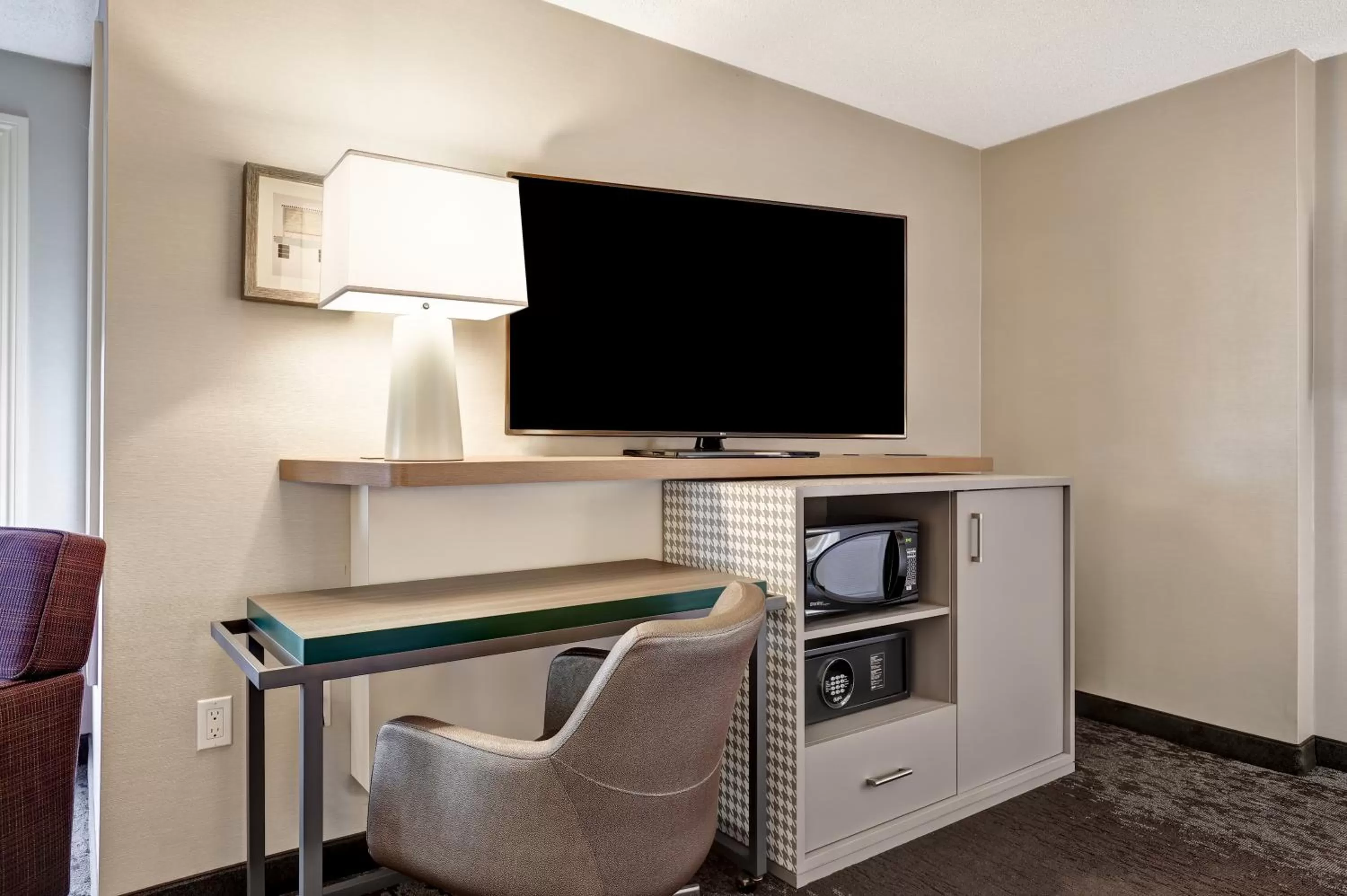 TV and multimedia in Holiday Inn - Ottawa Dwtn - Parliament Hill by IHG