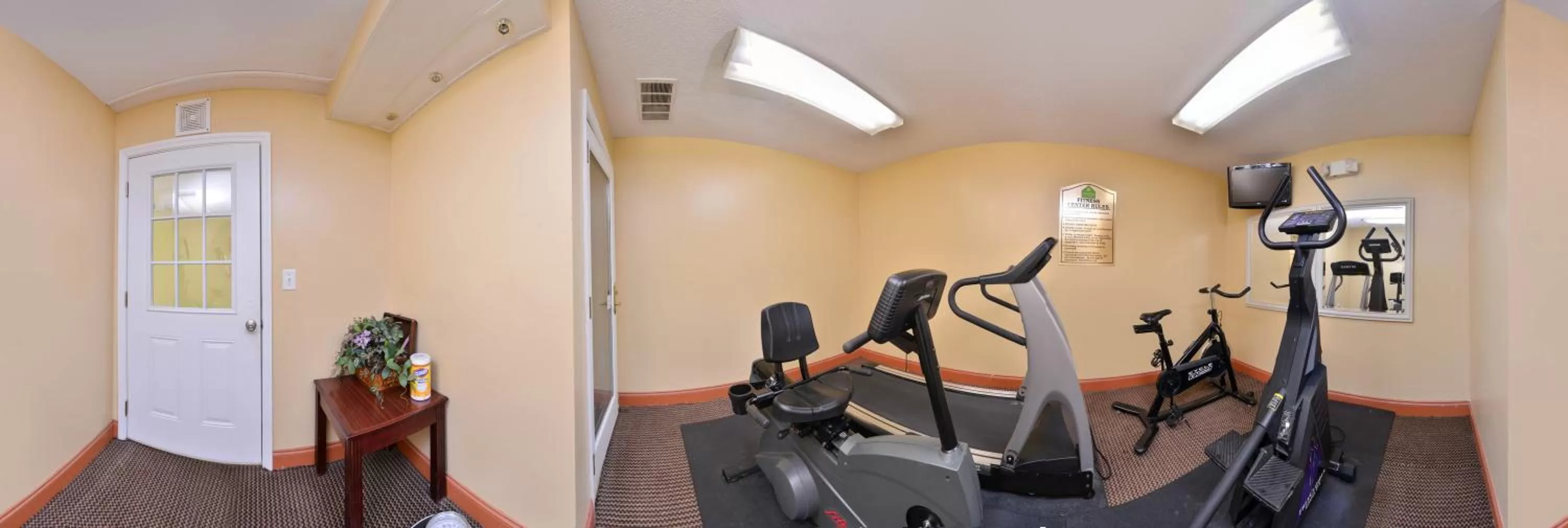 Fitness centre/facilities in Douglas Inn & Suites