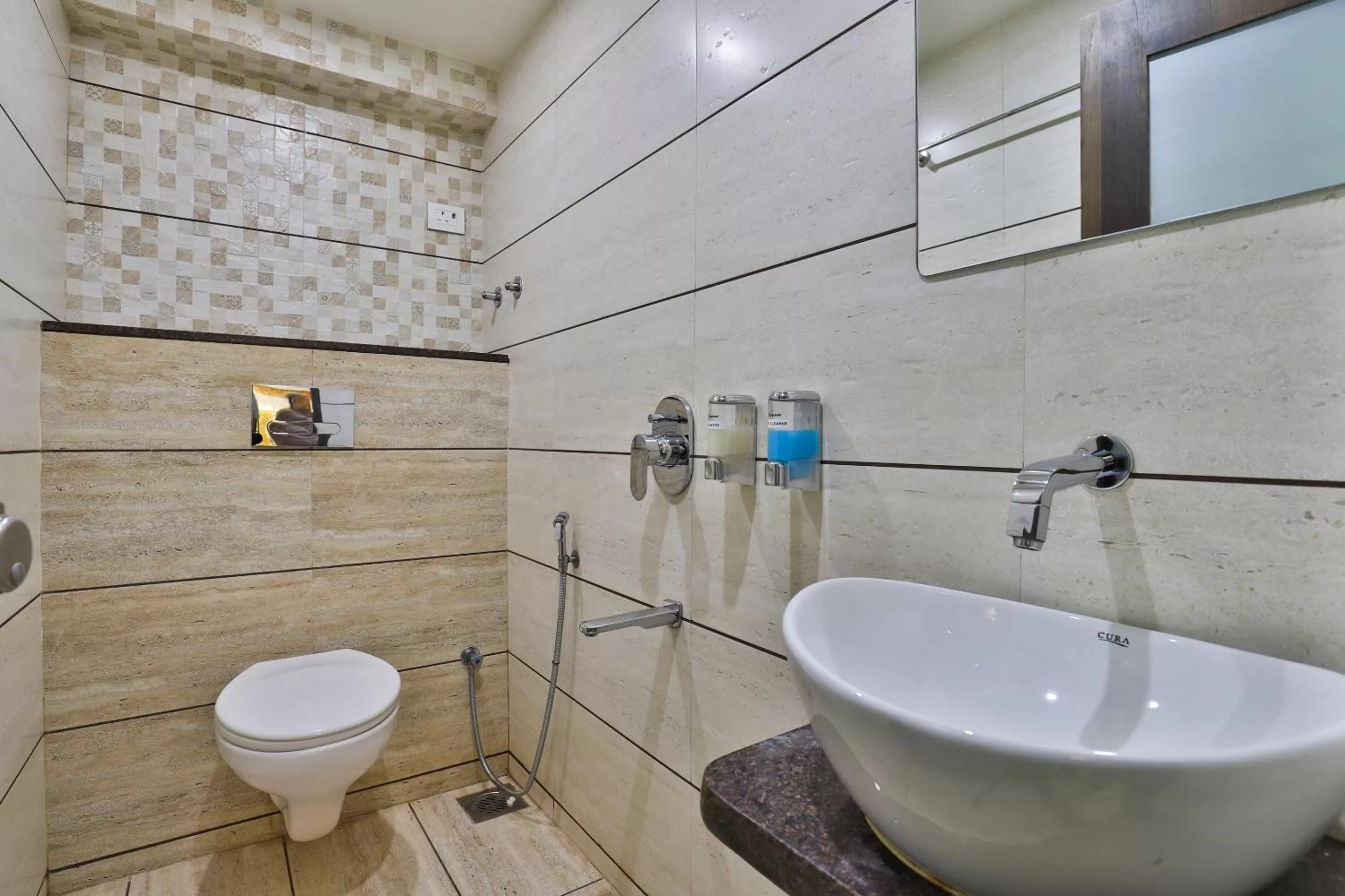 Shower in Hotel Pearl