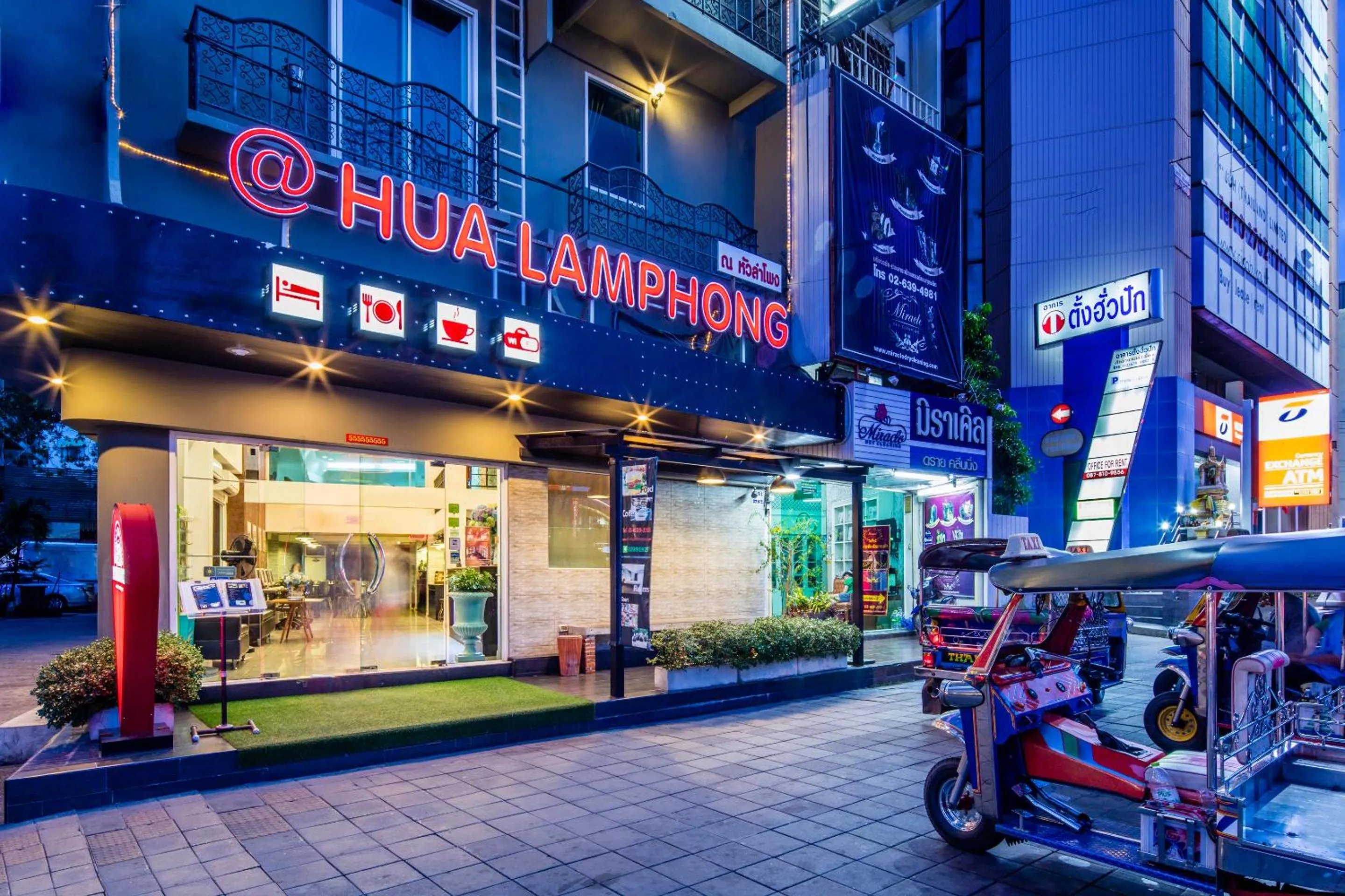 Property building in At Hua Lamphong Hotel