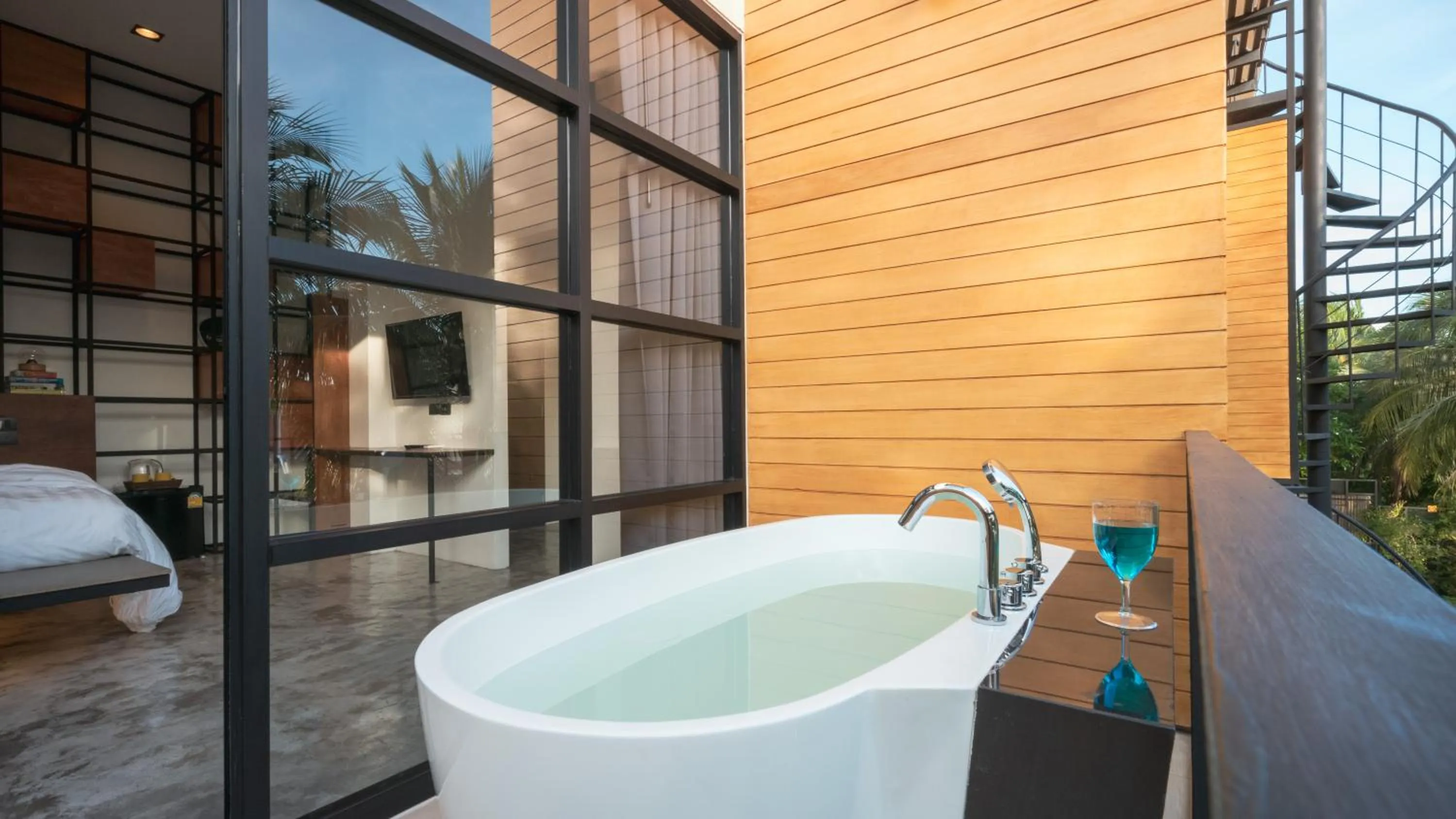 Hot Tub in Book a Bed Poshtel - SHA Plus