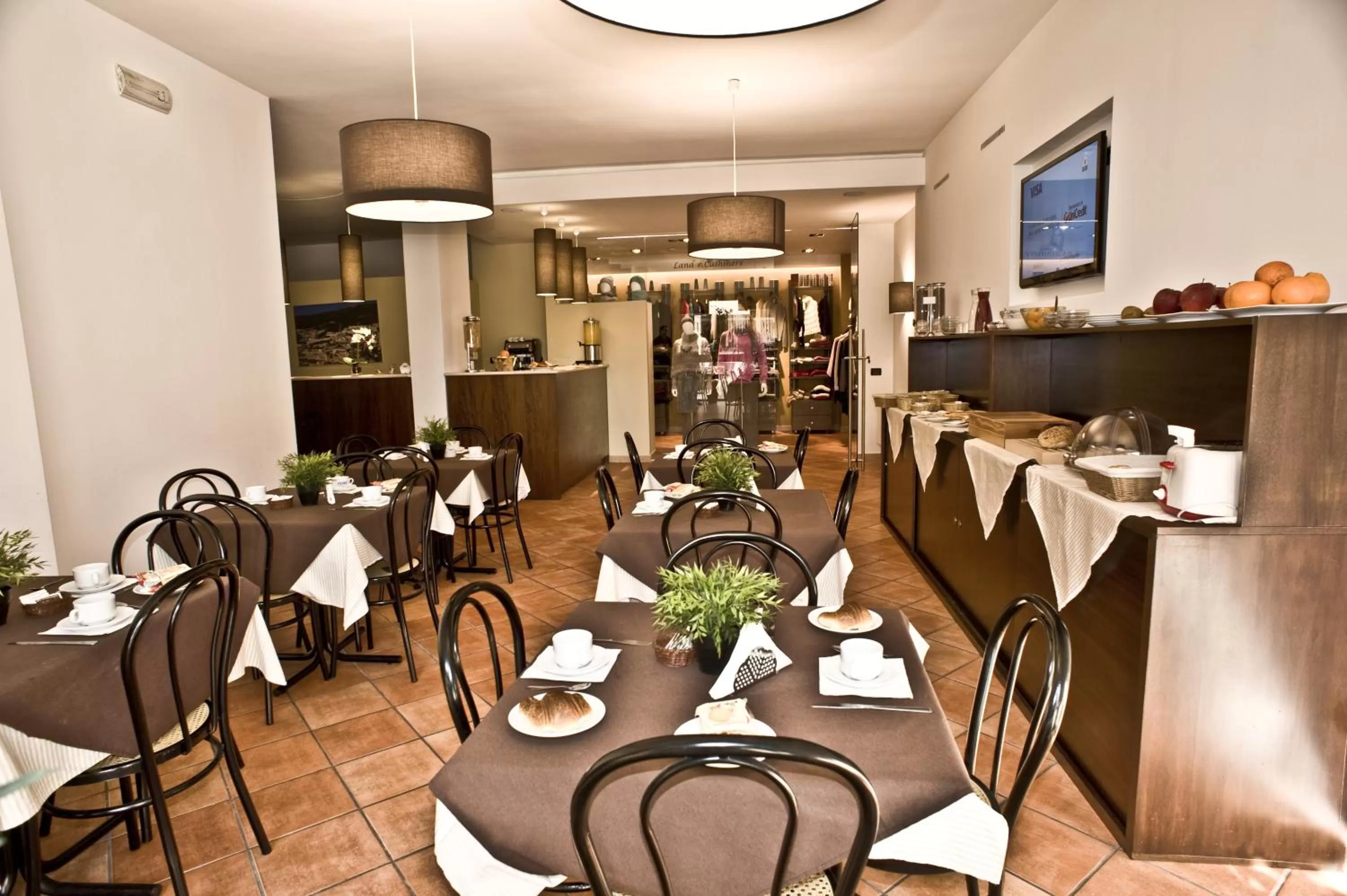 Restaurant/places to eat in Villa Santacroce