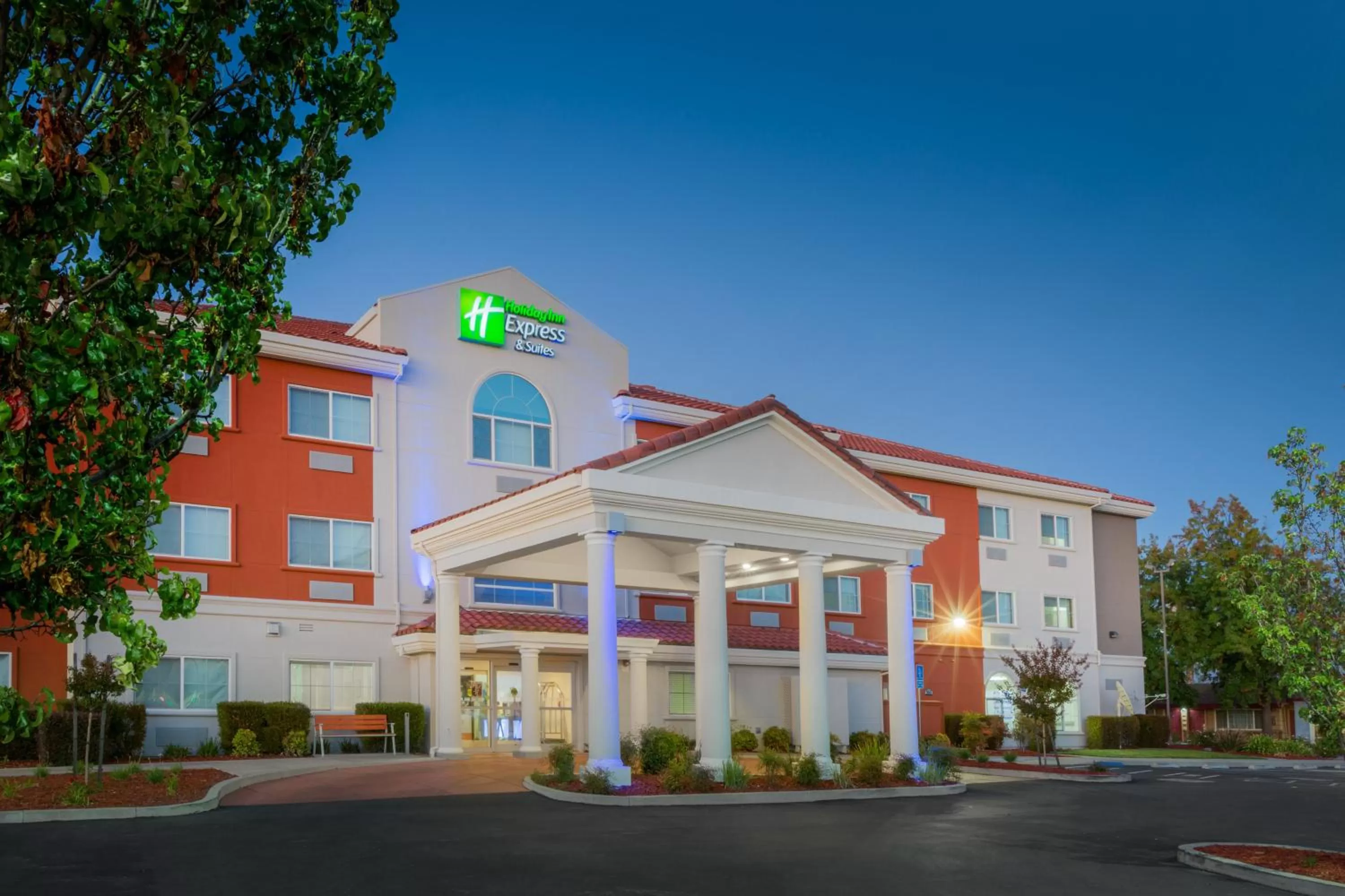 Property building in Holiday Inn Express Hotel & Suites Oroville Southwest by IHG