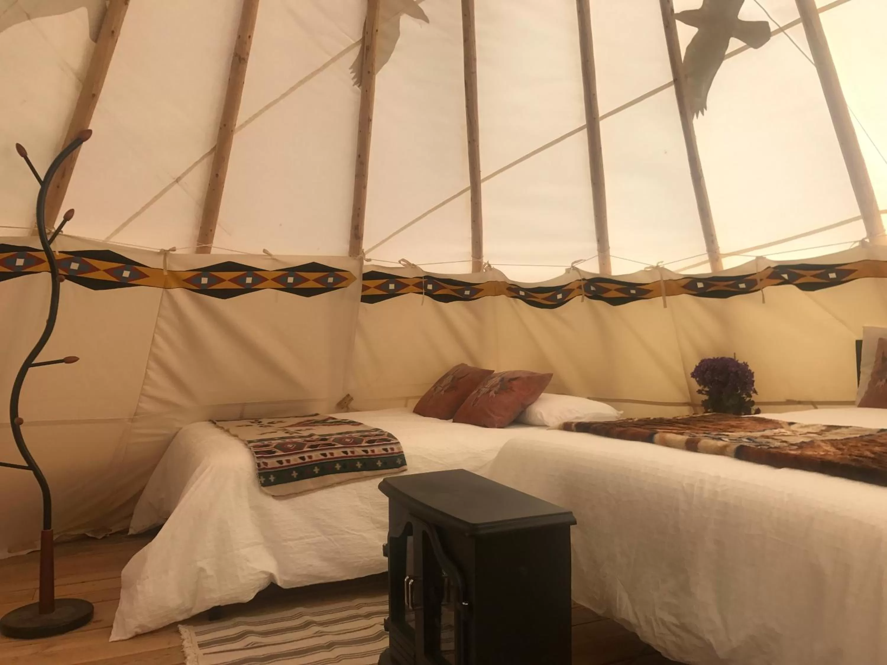 Bed in Olancha RV Park and Motel