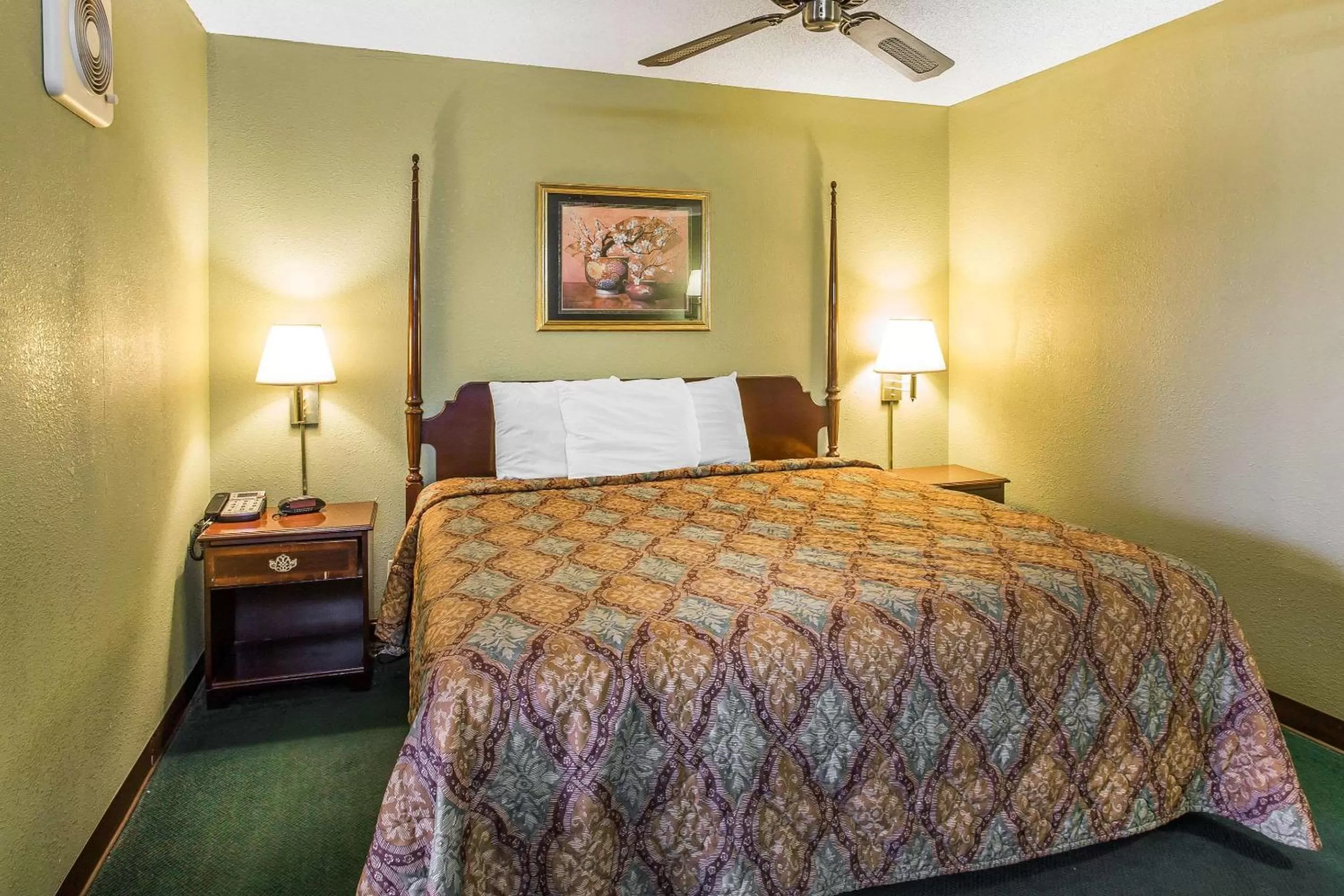 Photo of the whole room, Bed in Rodeway Inn & Suites Smyrna - Nashville Area
