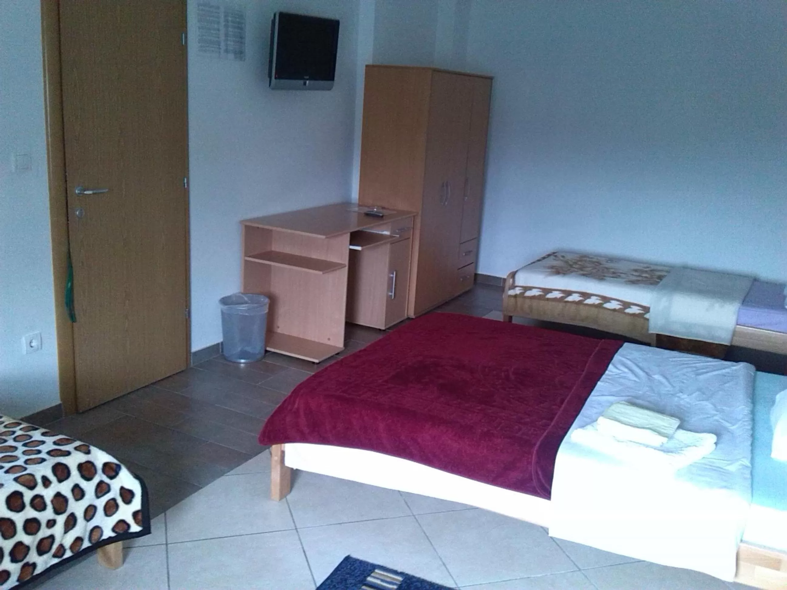 Photo of the whole room, Bed in Motel Maks