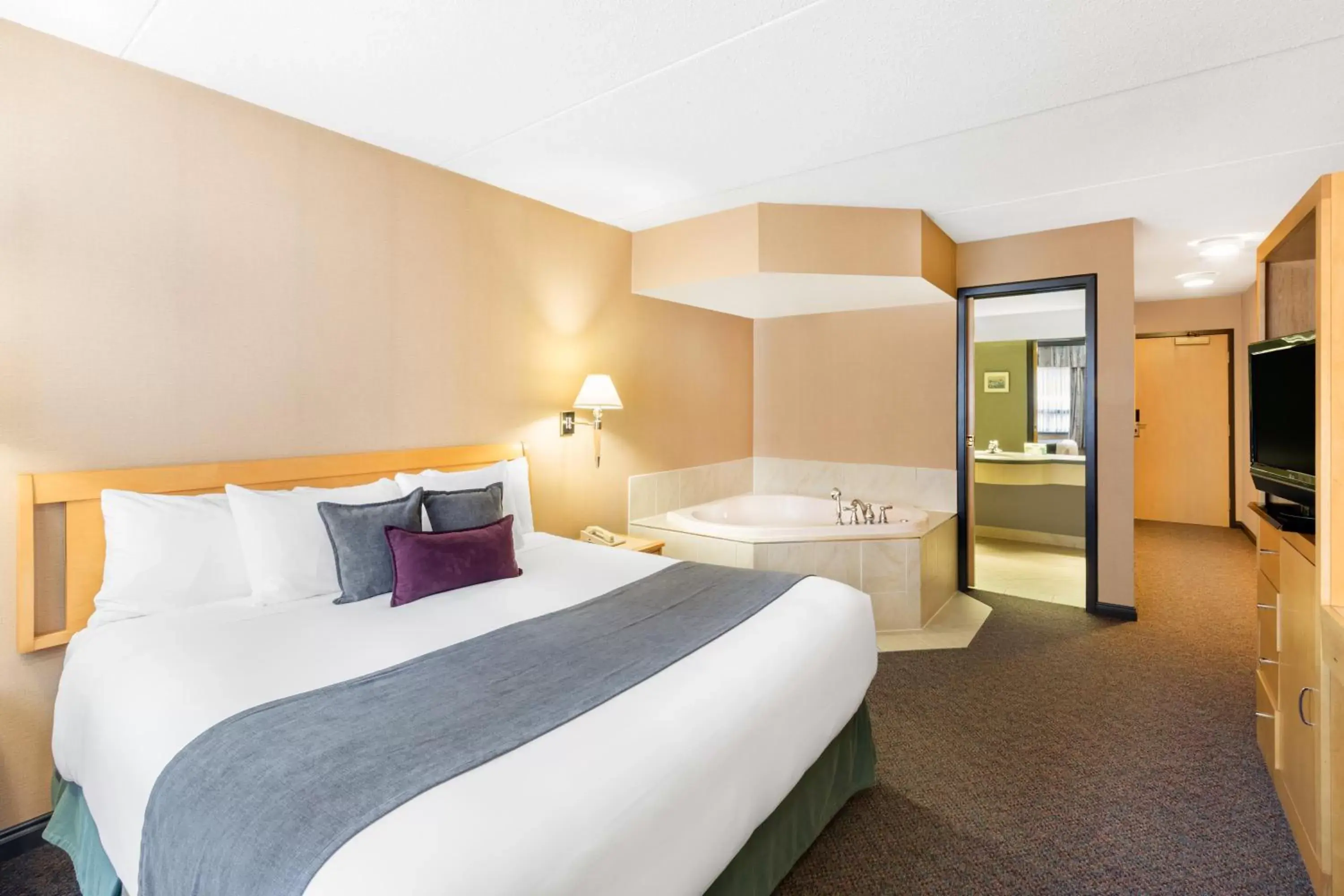 King Studio Suite - Non-Smoking in Ramada Plaza by Wyndham Prince George King Studio Suite - Non-Smoking in Ramada Plaza by Wyndham Prince George