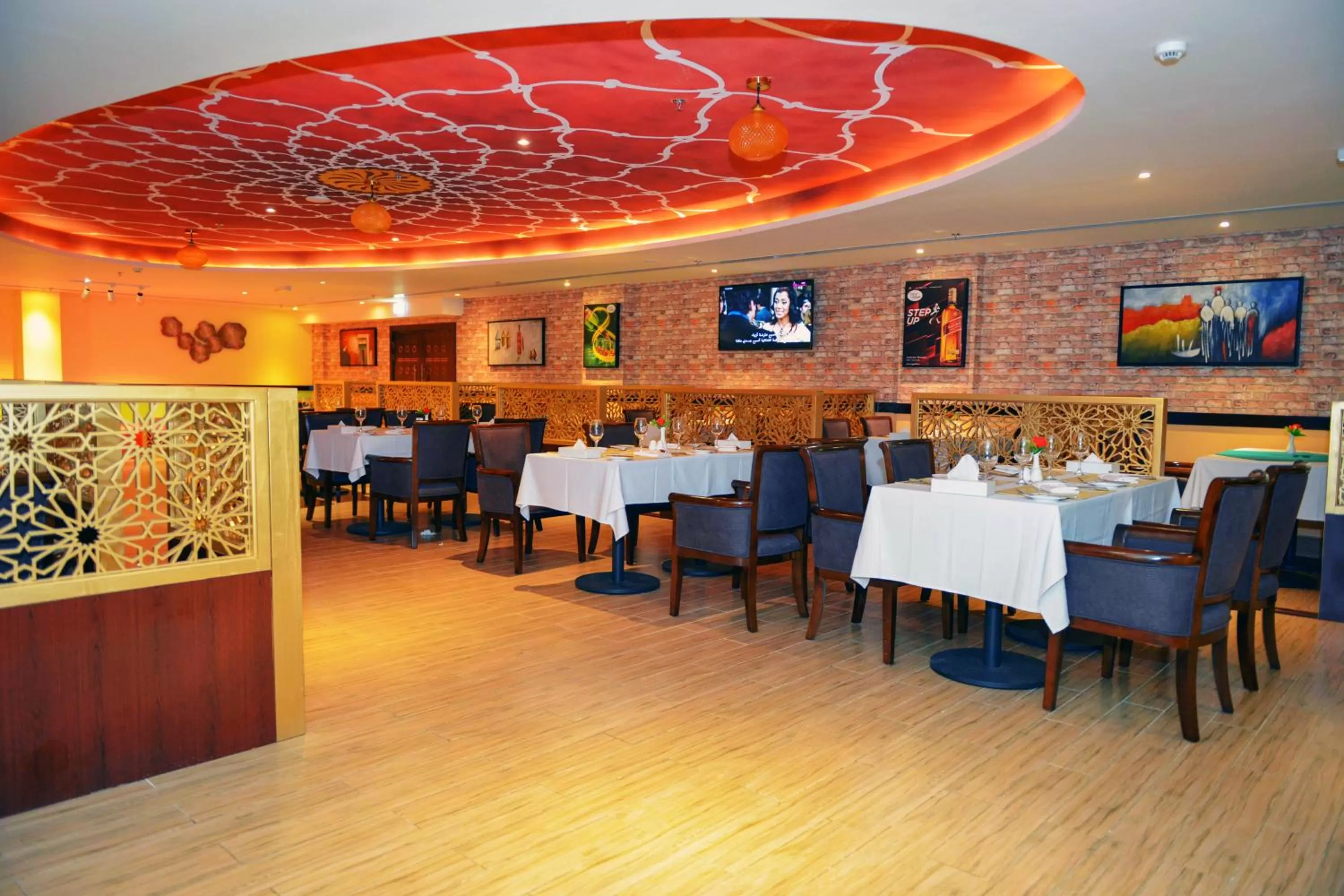Restaurant/places to eat in Meshal Hotel