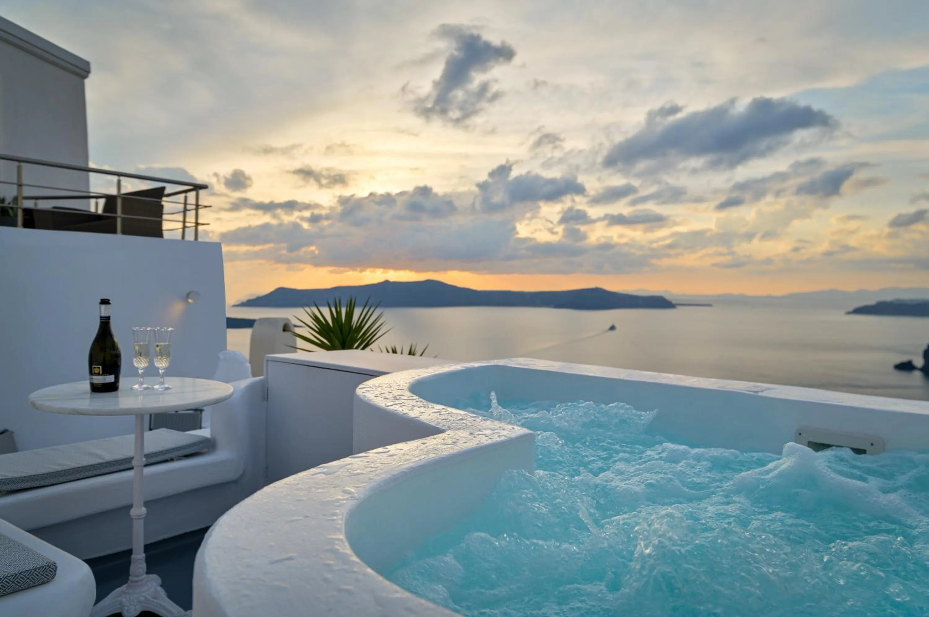 Hot Tub in Trieris Villa & Suites