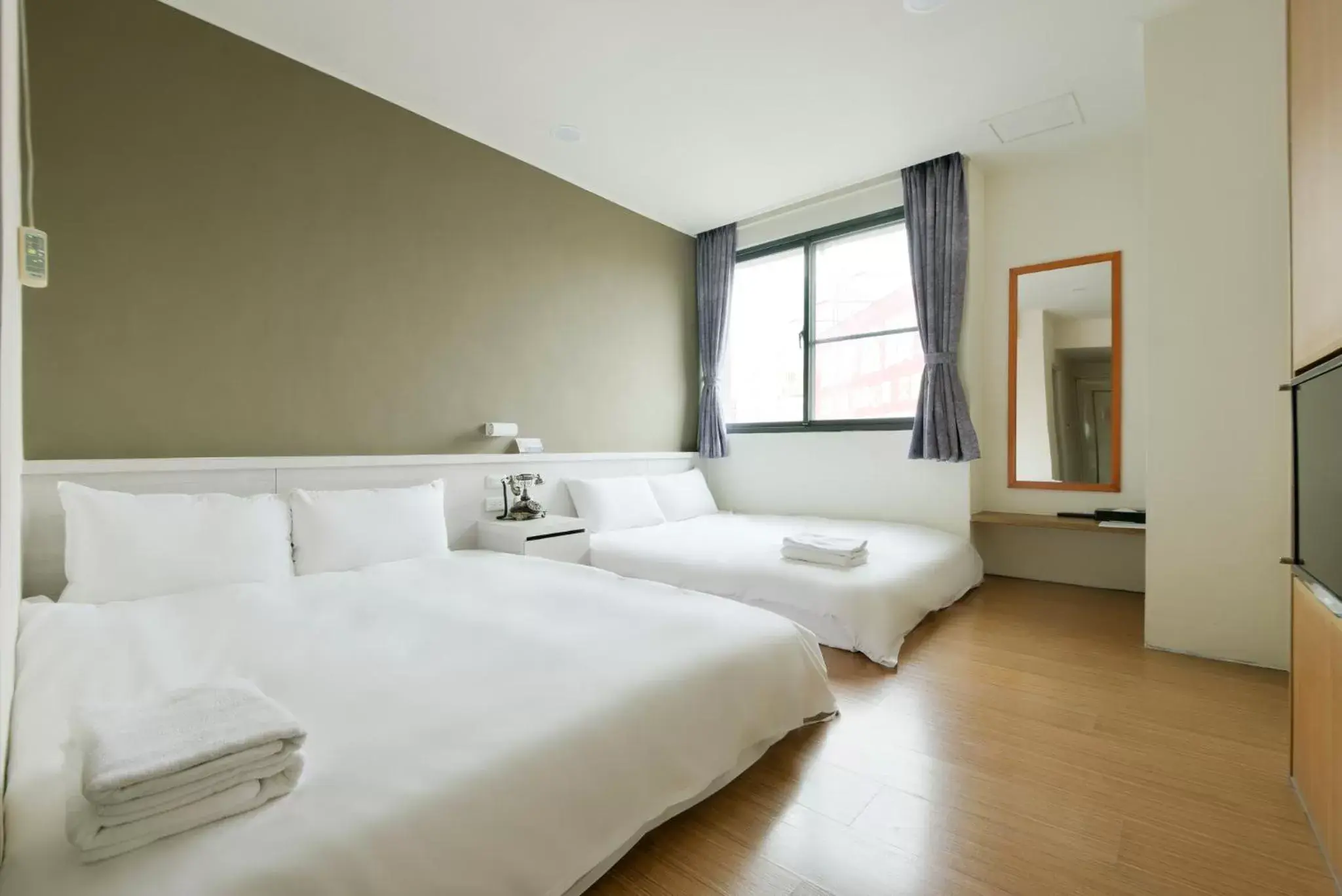 Deluxe Quadruple Room in Raise Hotel Taichung Deluxe Quadruple Room in Raise Hotel Taichung