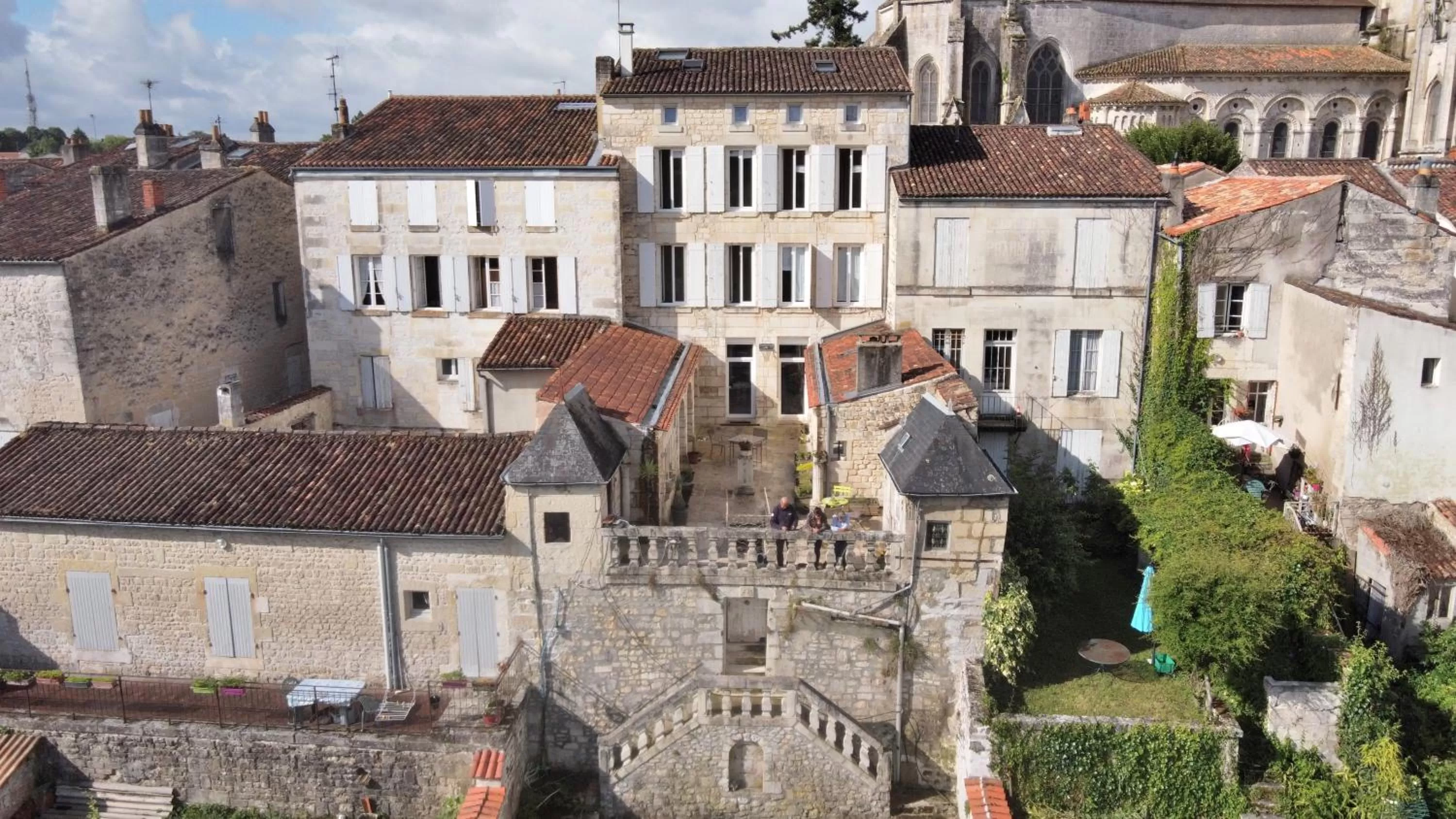 Bird's eye view in La Belle Etoile