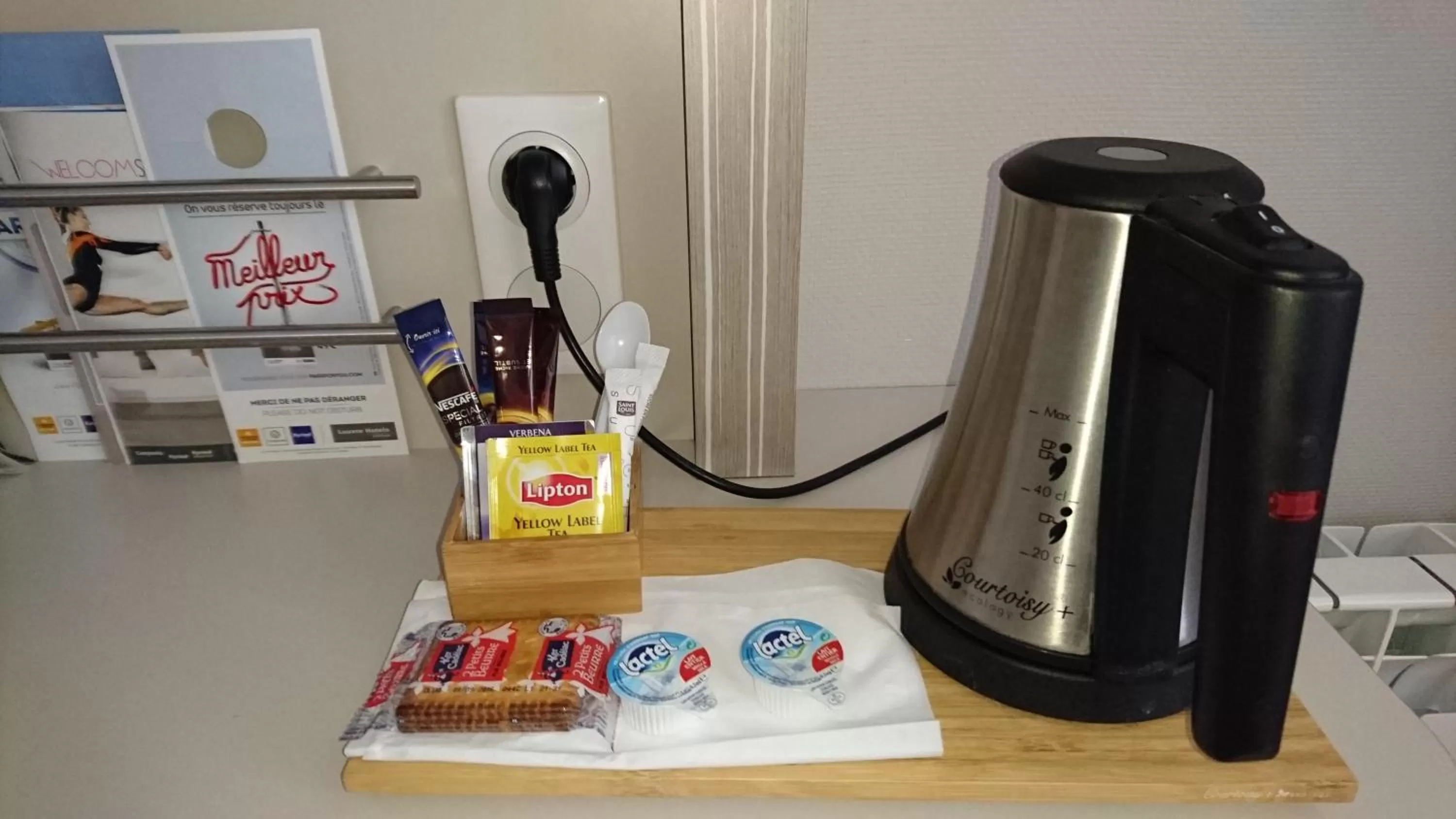 Coffee/tea facilities in Kyriad Toulouse Sud - Roques