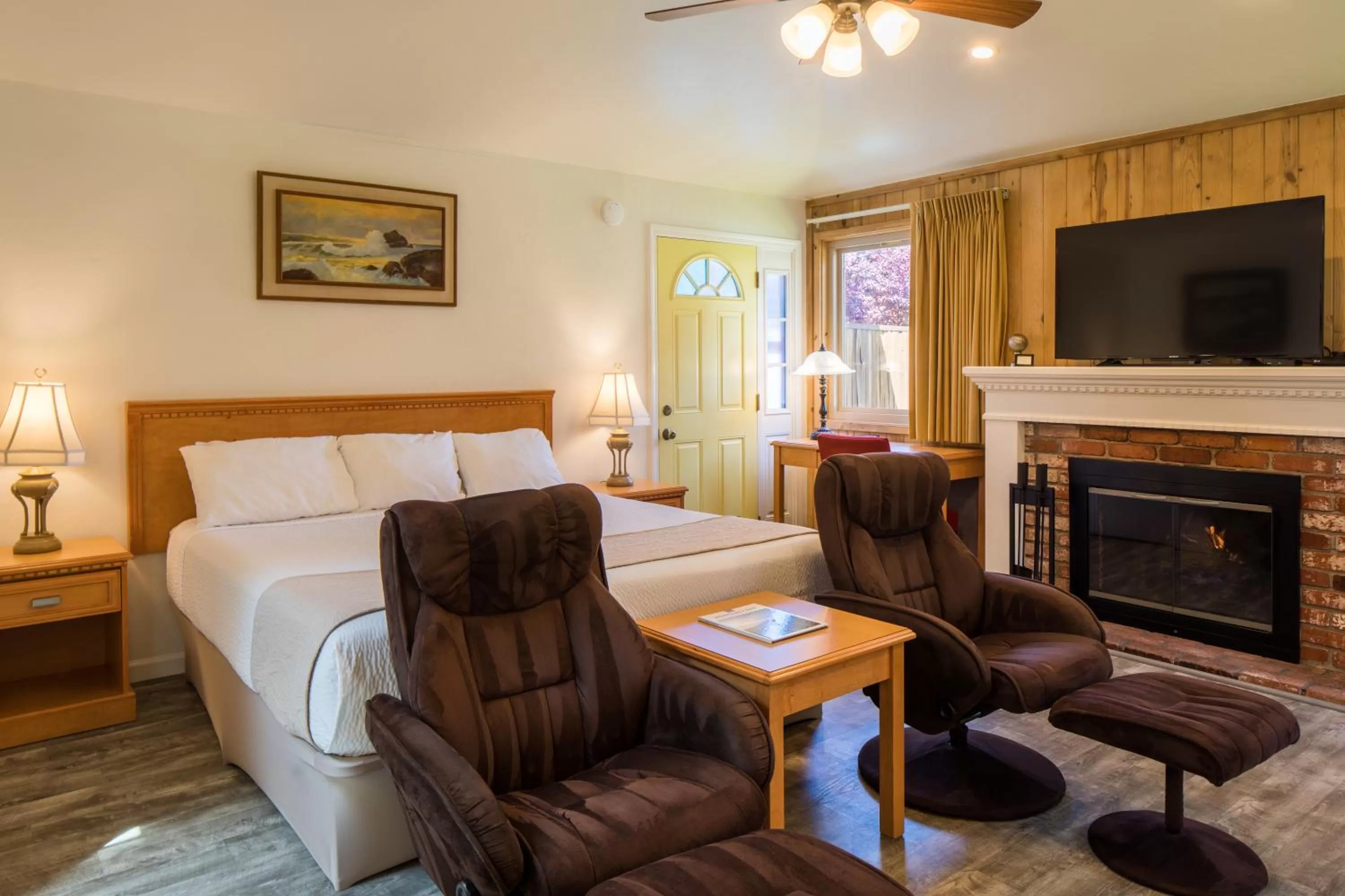Bedroom in Andril Fireplace Cottages