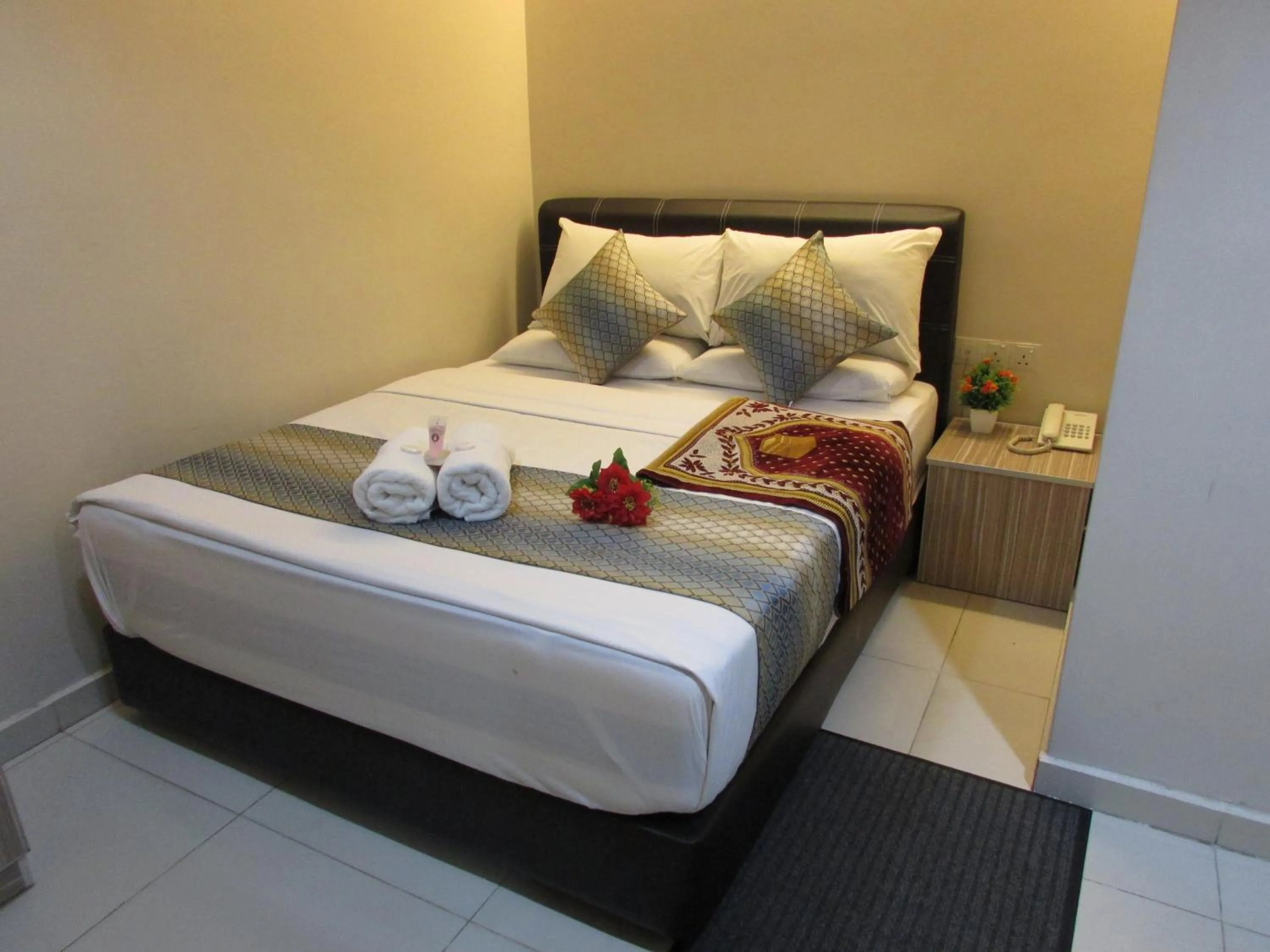 Bedroom, Bed in Safari Hotel