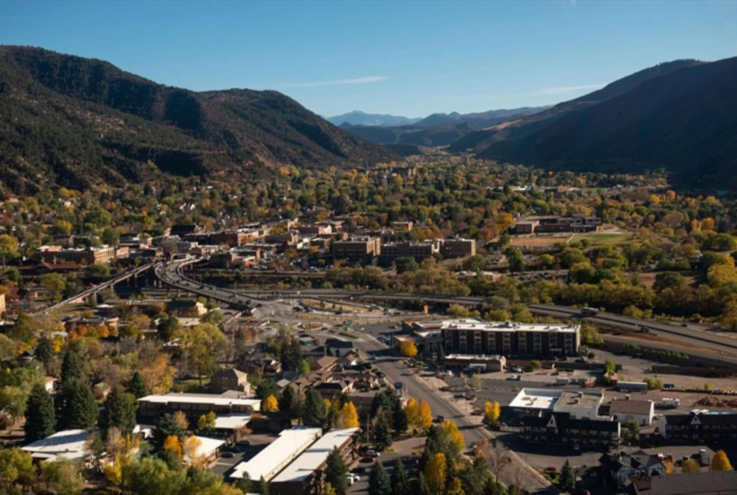 Property building in Hampton Inn Glenwood Springs