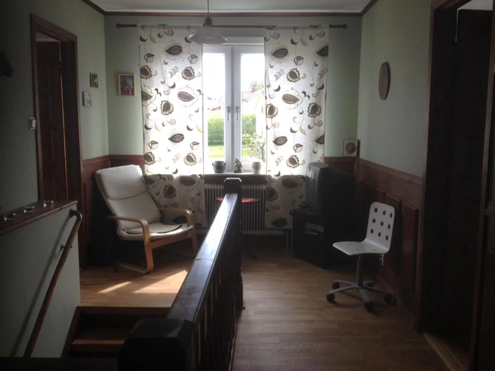 TV and multimedia, Seating Area in Stop at The Cross