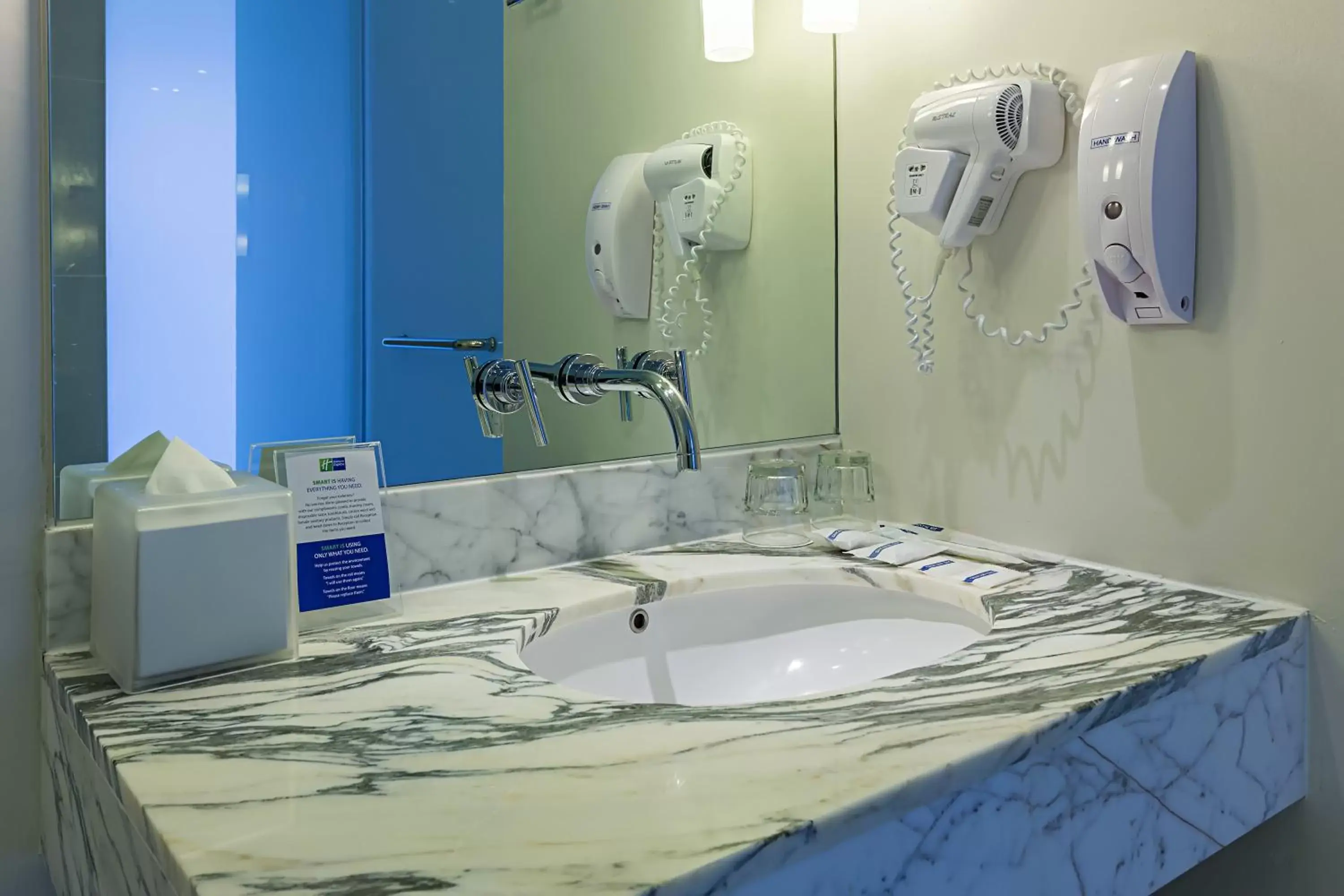 2 Single bed Standard room Smoking in Holiday Inn Express Bangkok Siam by IHG 2 Single bed Standard room Smoking in Holiday Inn Express Bangkok Siam by IHG