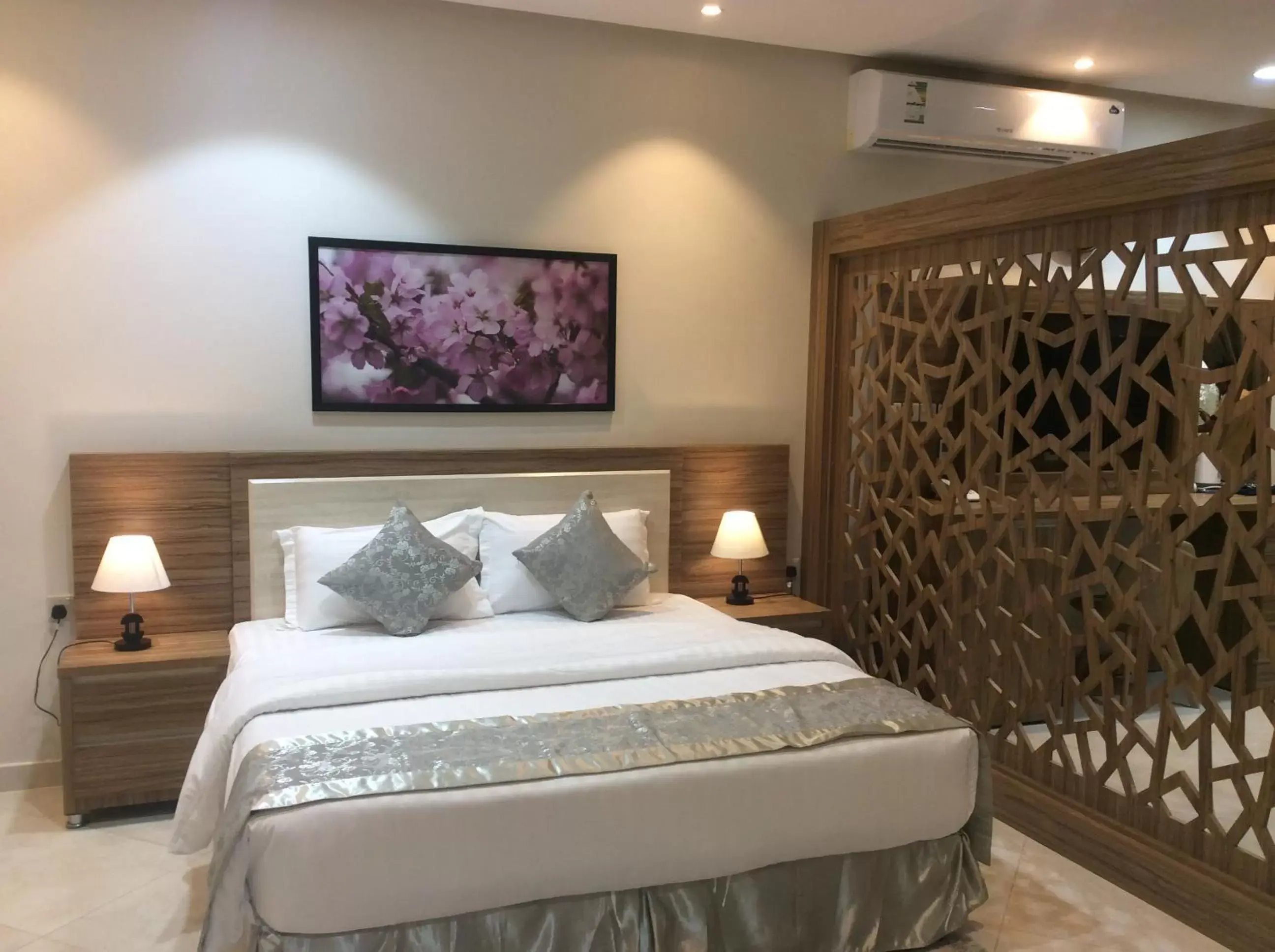 Deluxe Double Room (2 Adults + 1 Child) - single occupancy in Admire Apart' Hotel Deluxe Double Room (2 Adults + 1 Child) - single occupancy in Admire Apart' Hotel