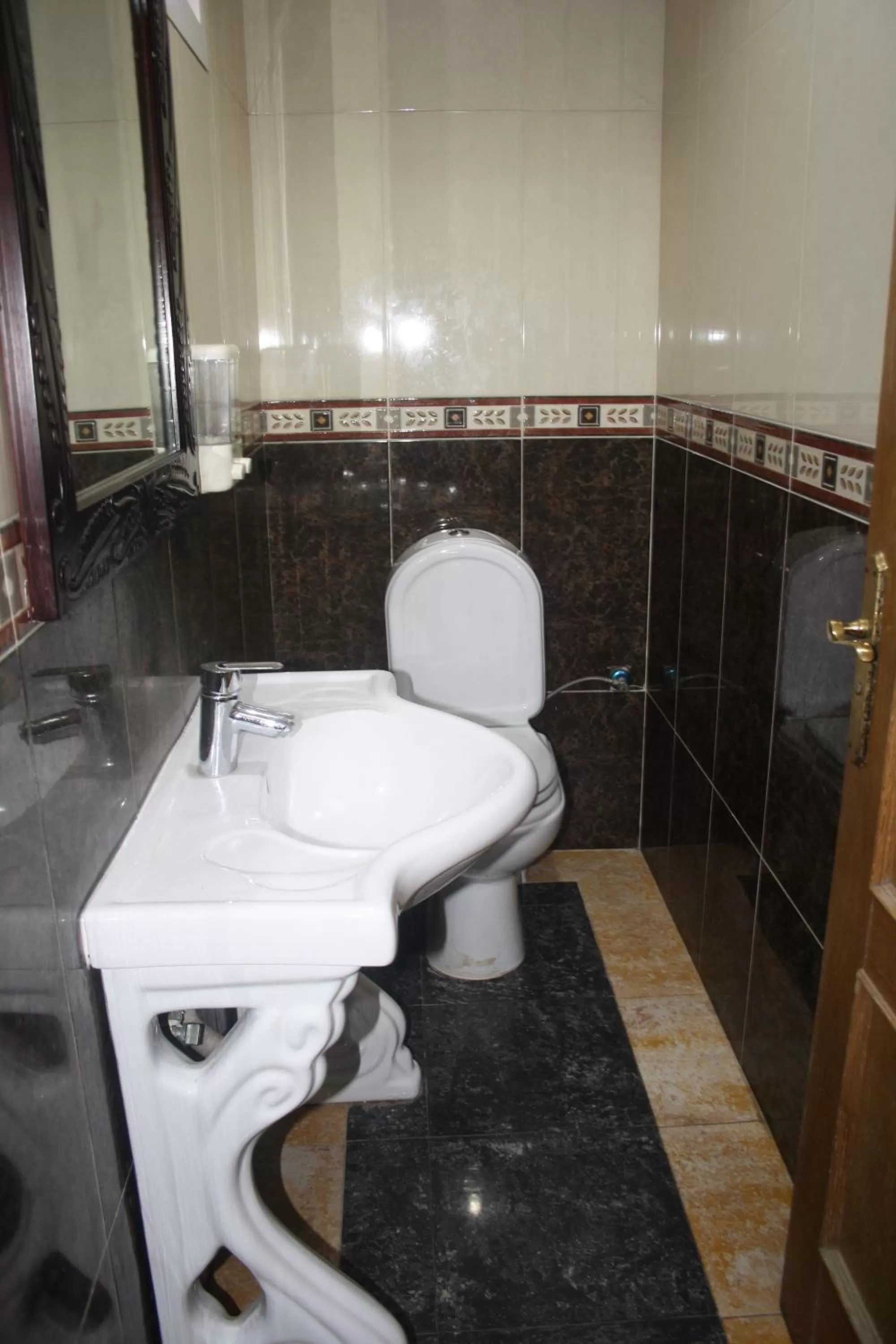 Bathroom in Hotel Salime Al Khozama
