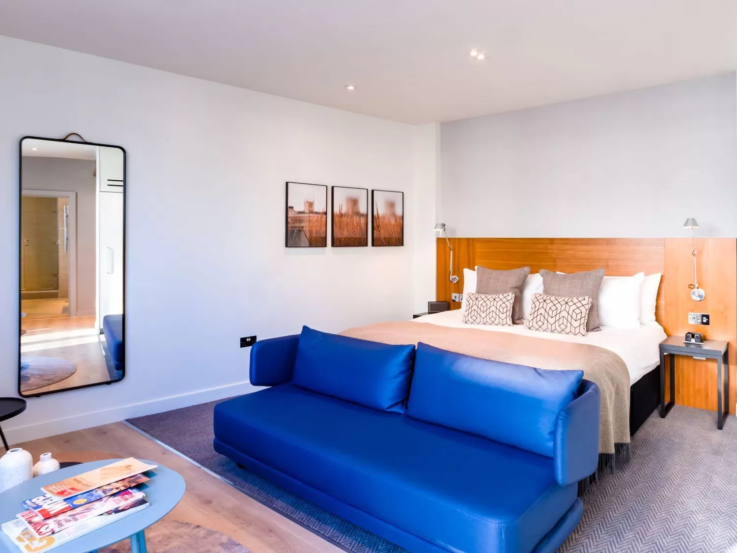 Deluxe King Room with Balcony in Clayton Hotel London Wall