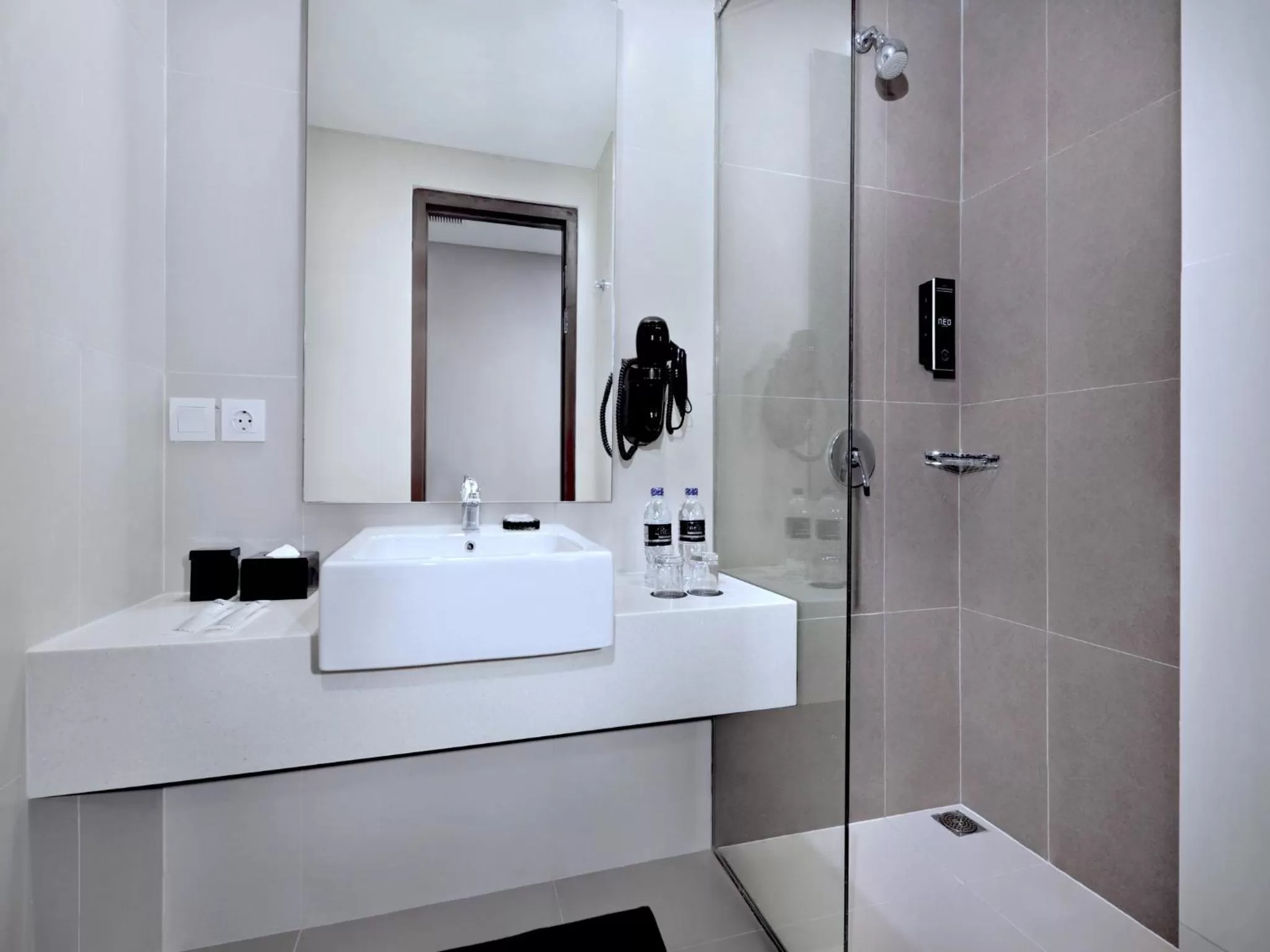 Toilet in Hotel Neo Gajah Mada Pontianak by ASTON