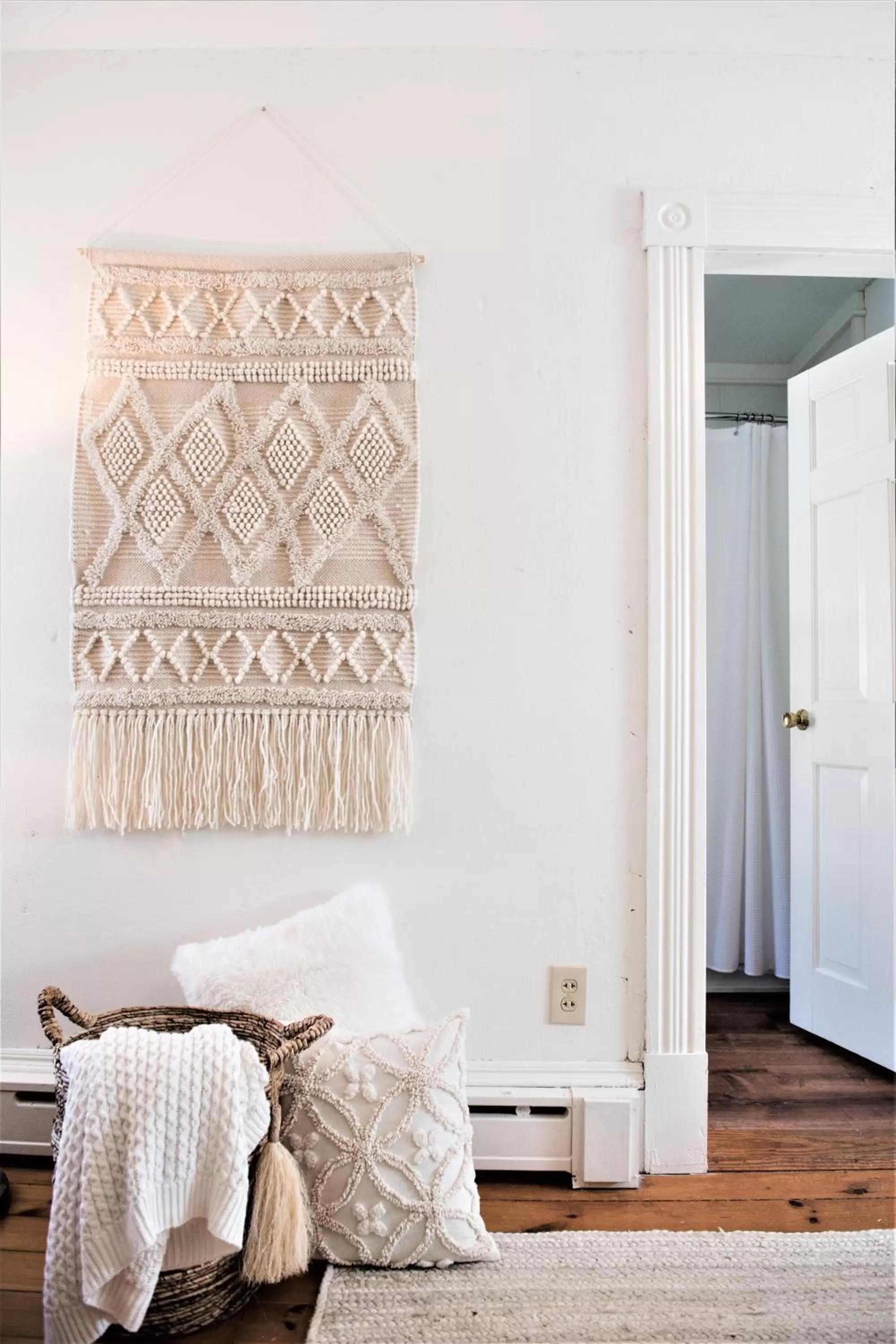 Seating area, Bed in Inn on Golden Pond