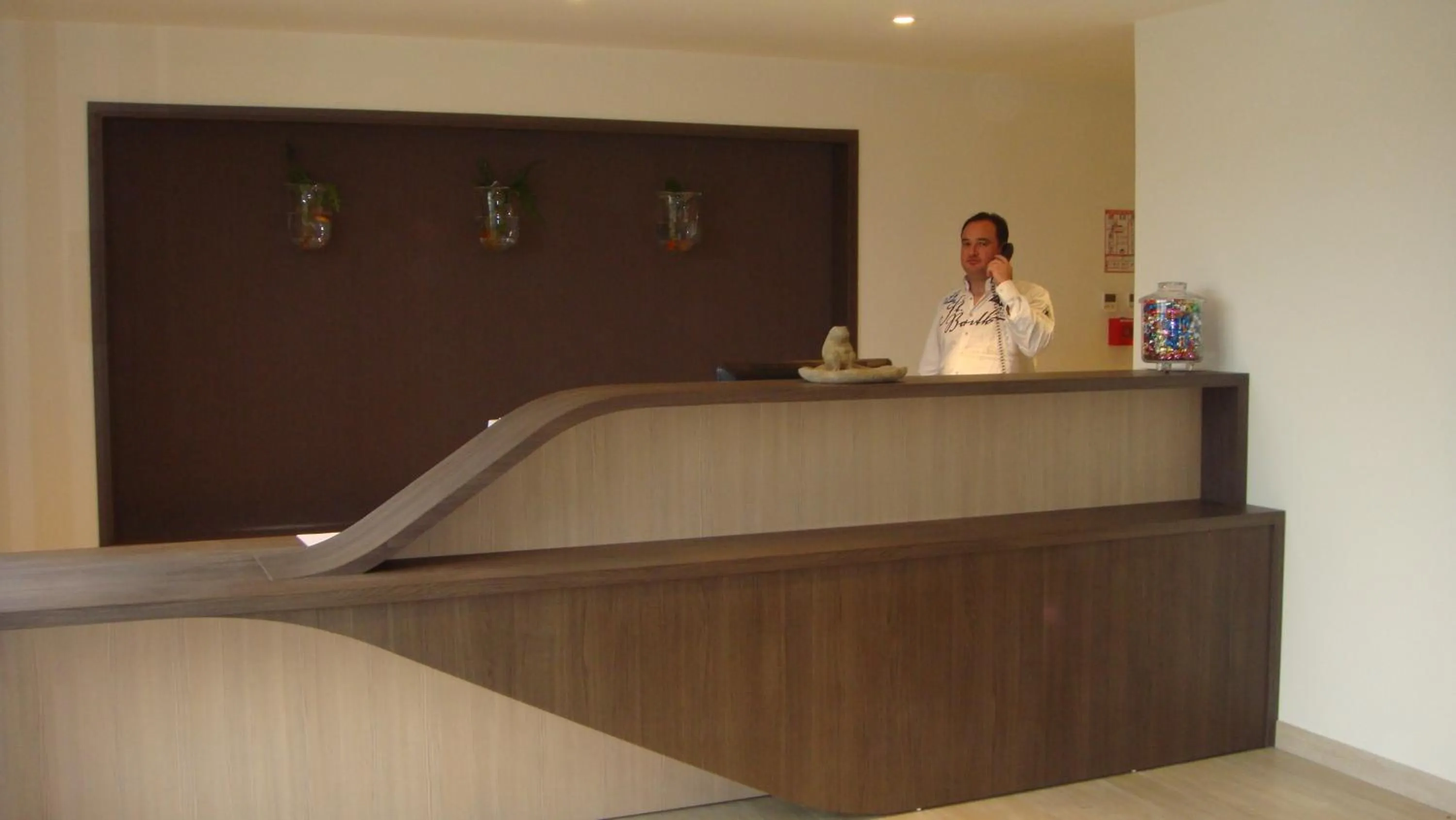 Lobby or reception in The Originals Access, Hôtel Cholet Gare