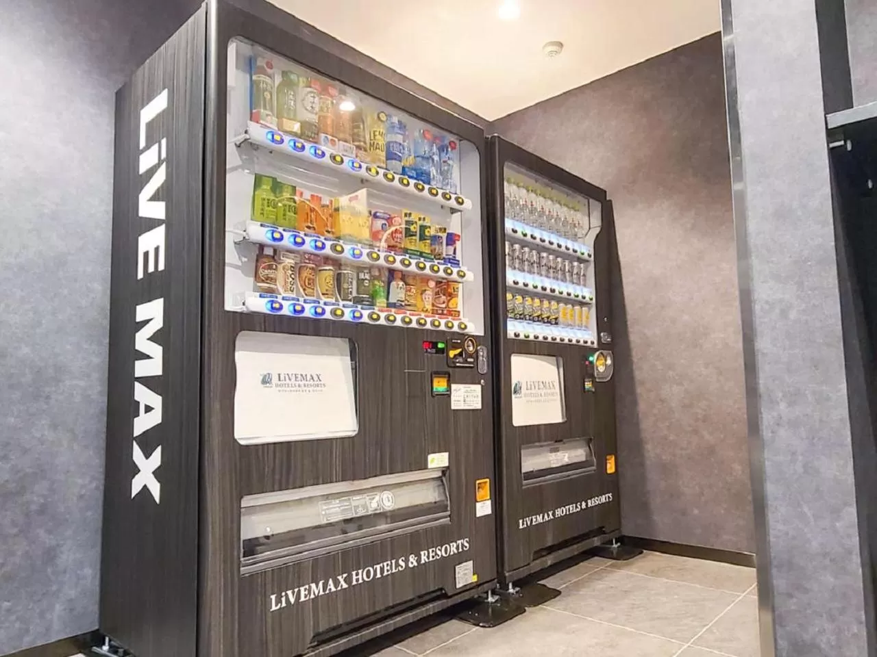 vending machine in HOTEL LiVEMAX Osaka Honmachi