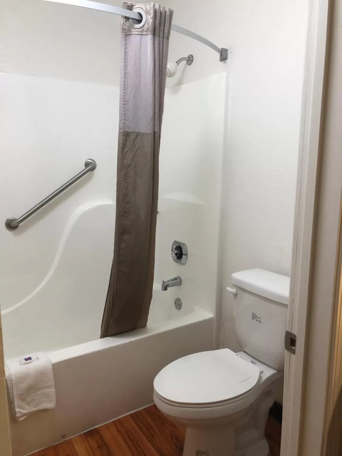 Shower in Motel 6-Nashville, TN - Airport