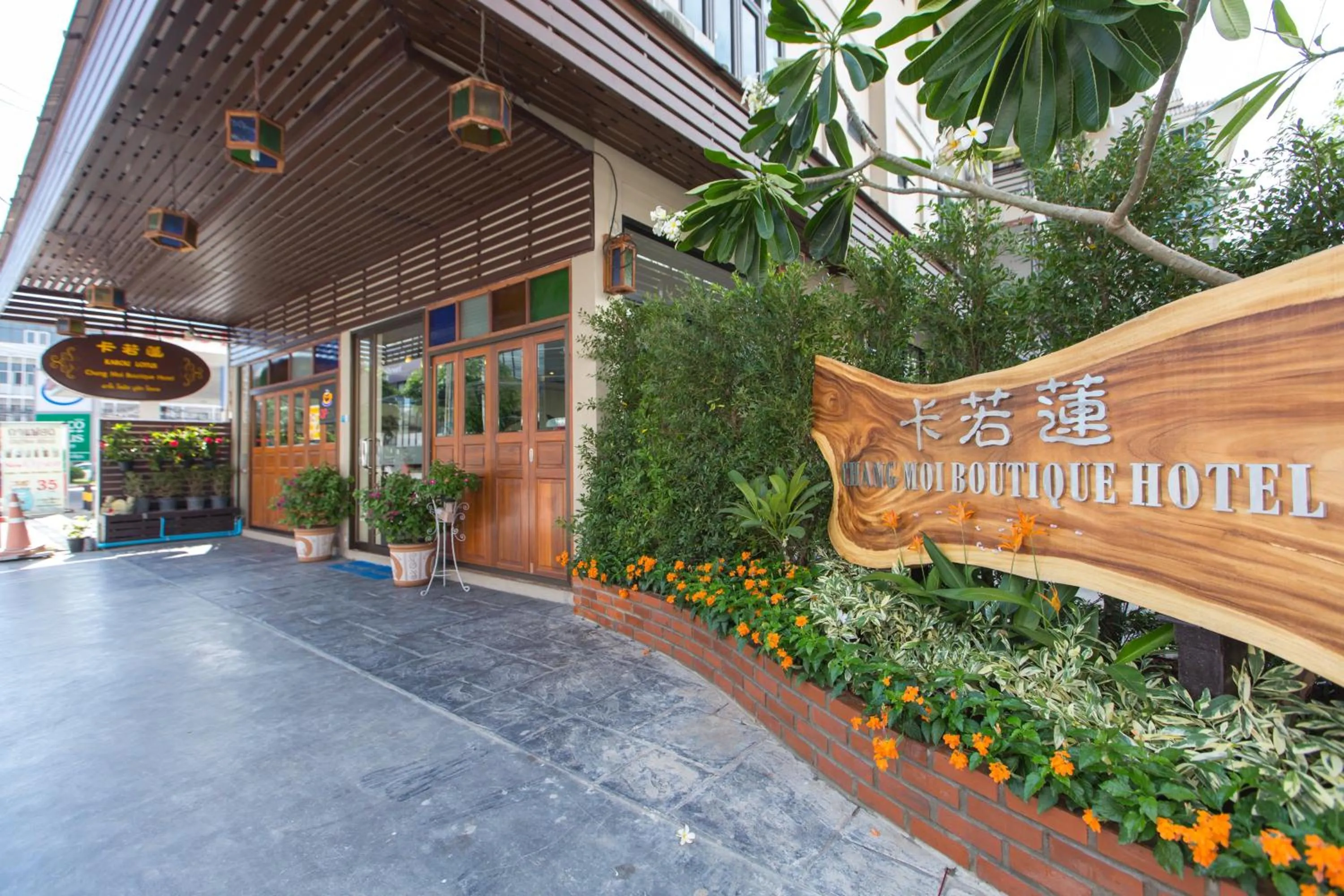 Property building in Chiang Mai Waroros Boutique Hotel