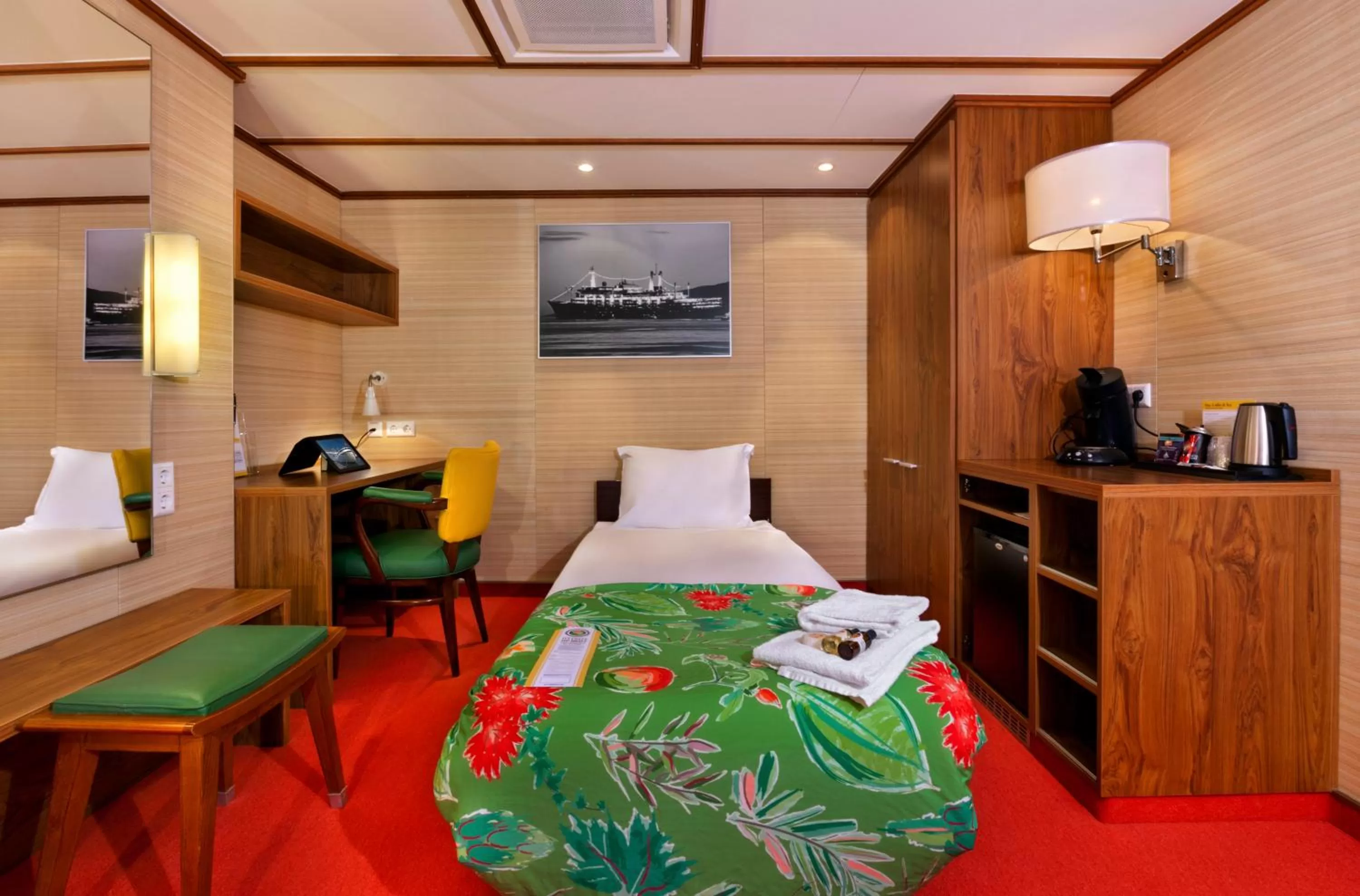 Bed in ss Rotterdam by WestCord