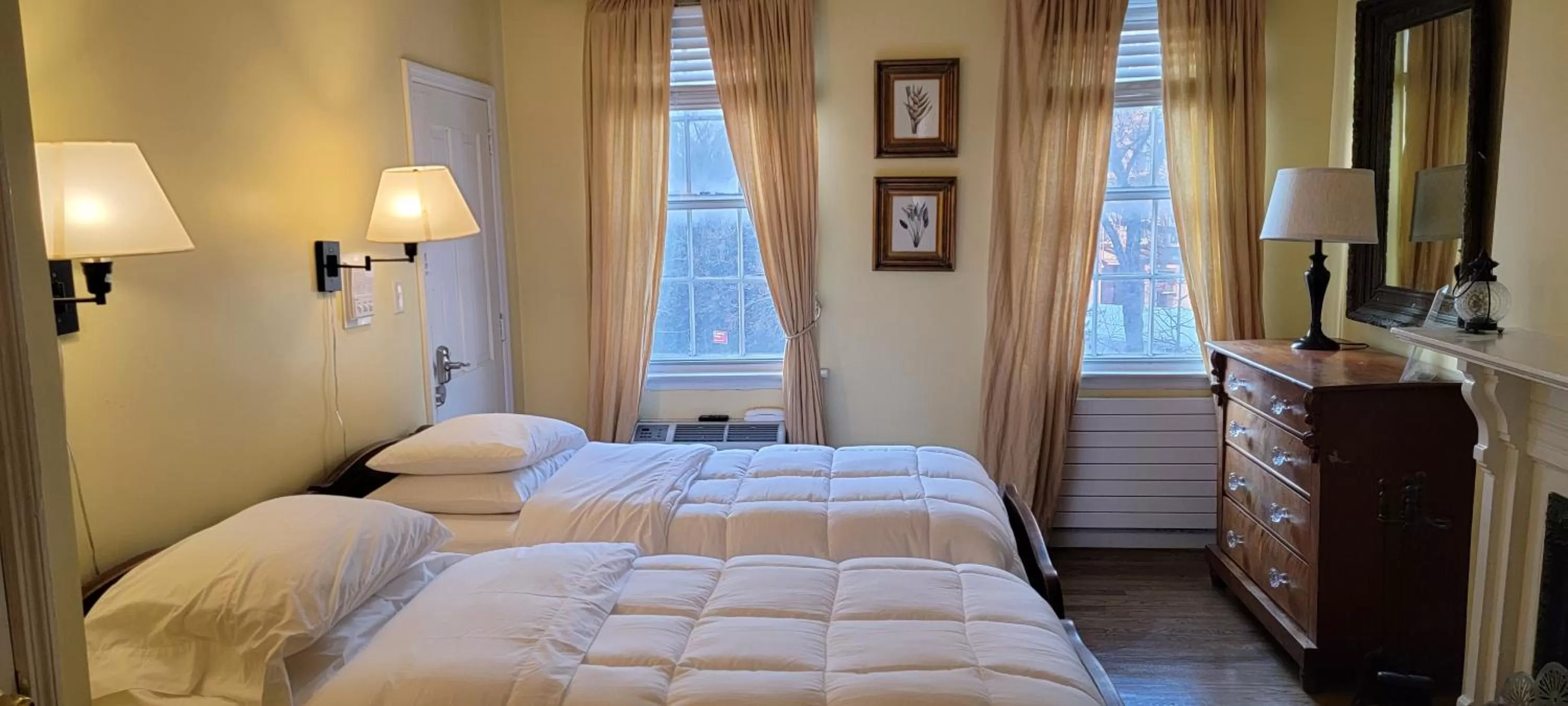 Photo of the whole room, Bed in Incentra Village Hotel