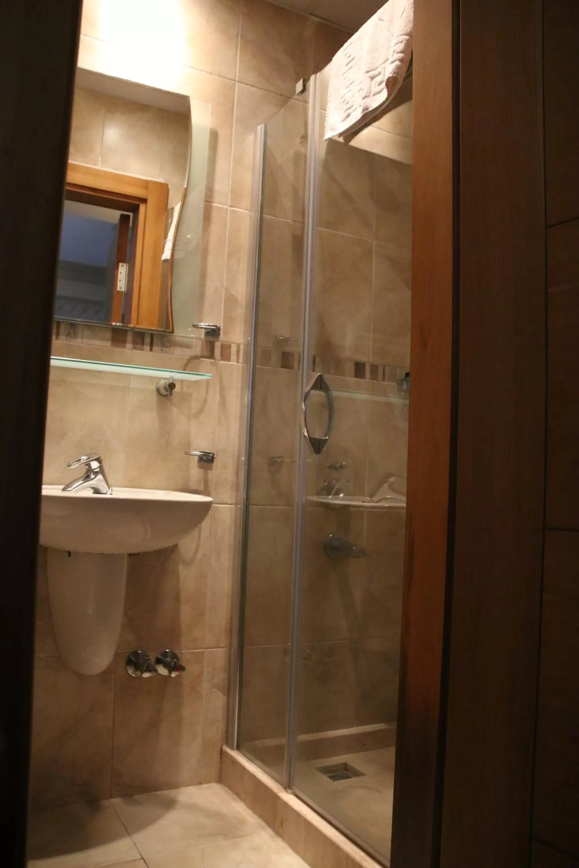 Shower, Bathroom in Grand Peninsula Hotel